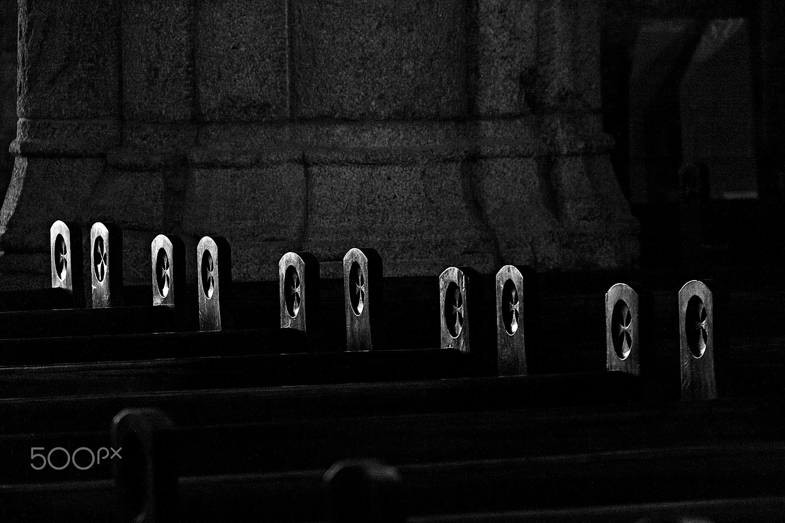 Canon EOS 500D (EOS Rebel T1i / EOS Kiss X3) sample photo. The pews of church. photography