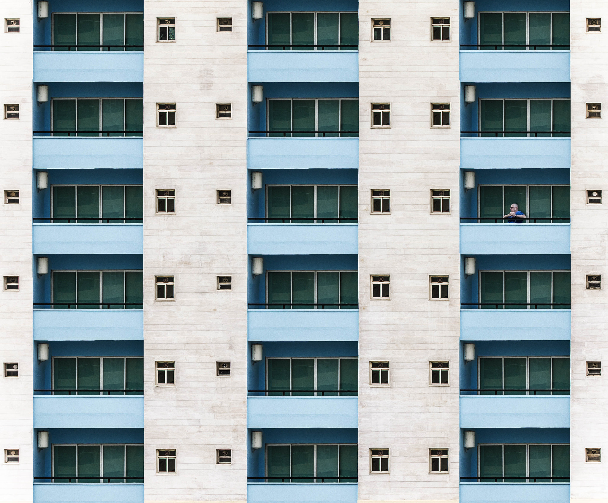 Canon EF 70-200mm F2.8L IS II USM sample photo. The blue hotel photography