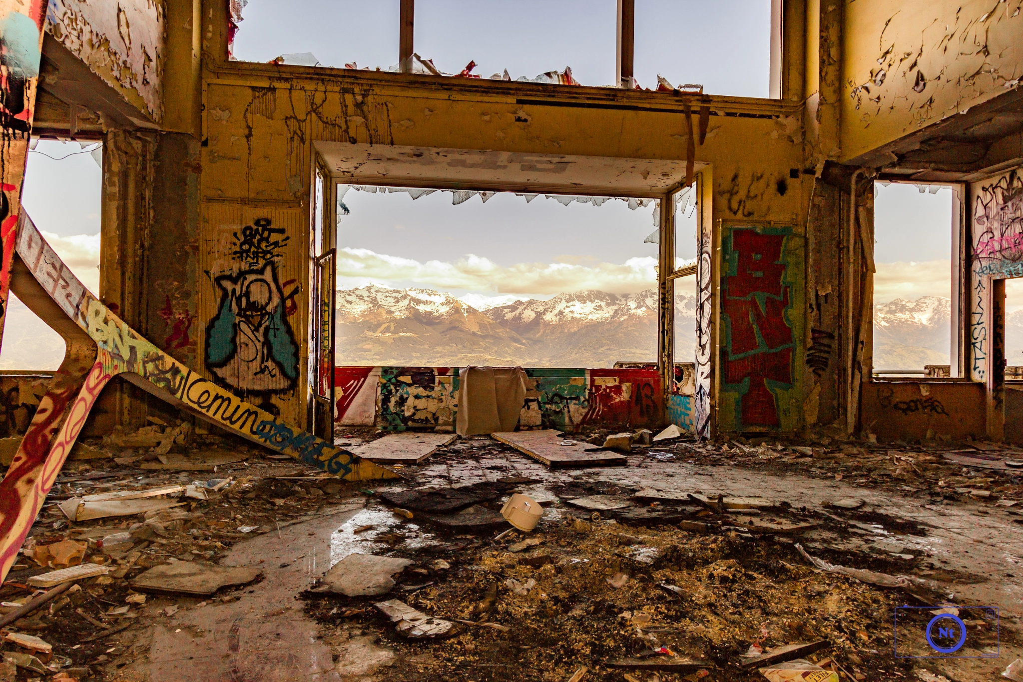 Canon EF-S 10-22mm F3.5-4.5 USM sample photo. Haunted hospital photography