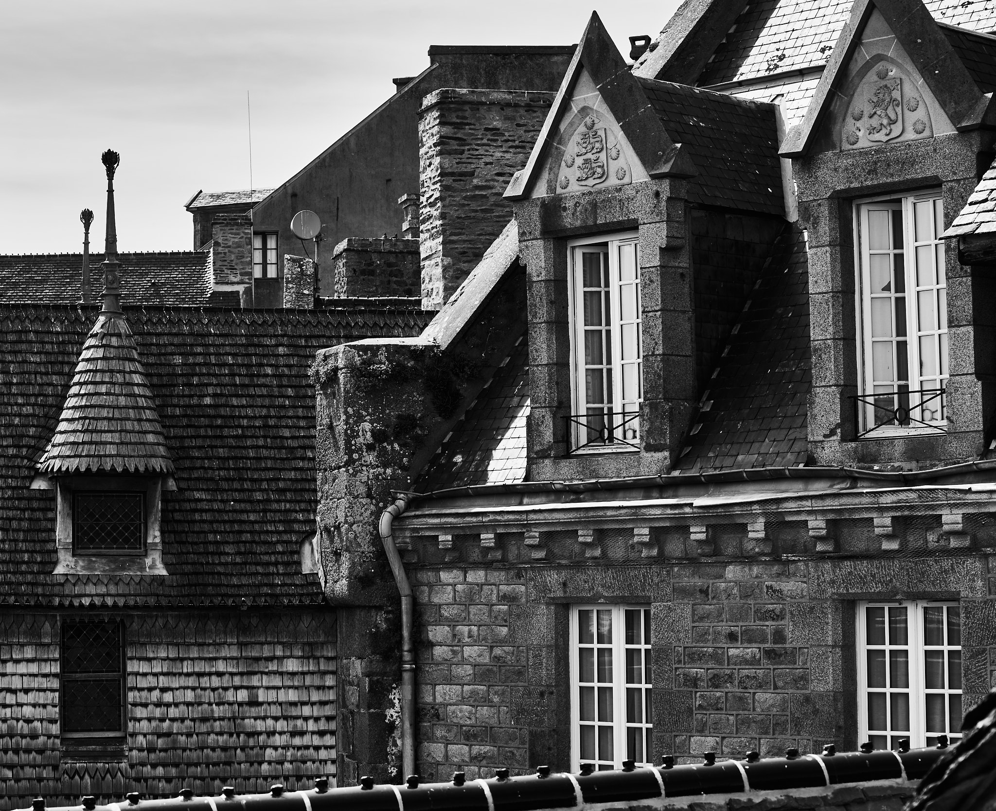 Sony a7 + Tamron SP 70-300mm F4-5.6 Di USD sample photo. Old roofs of le mont saint michel photography