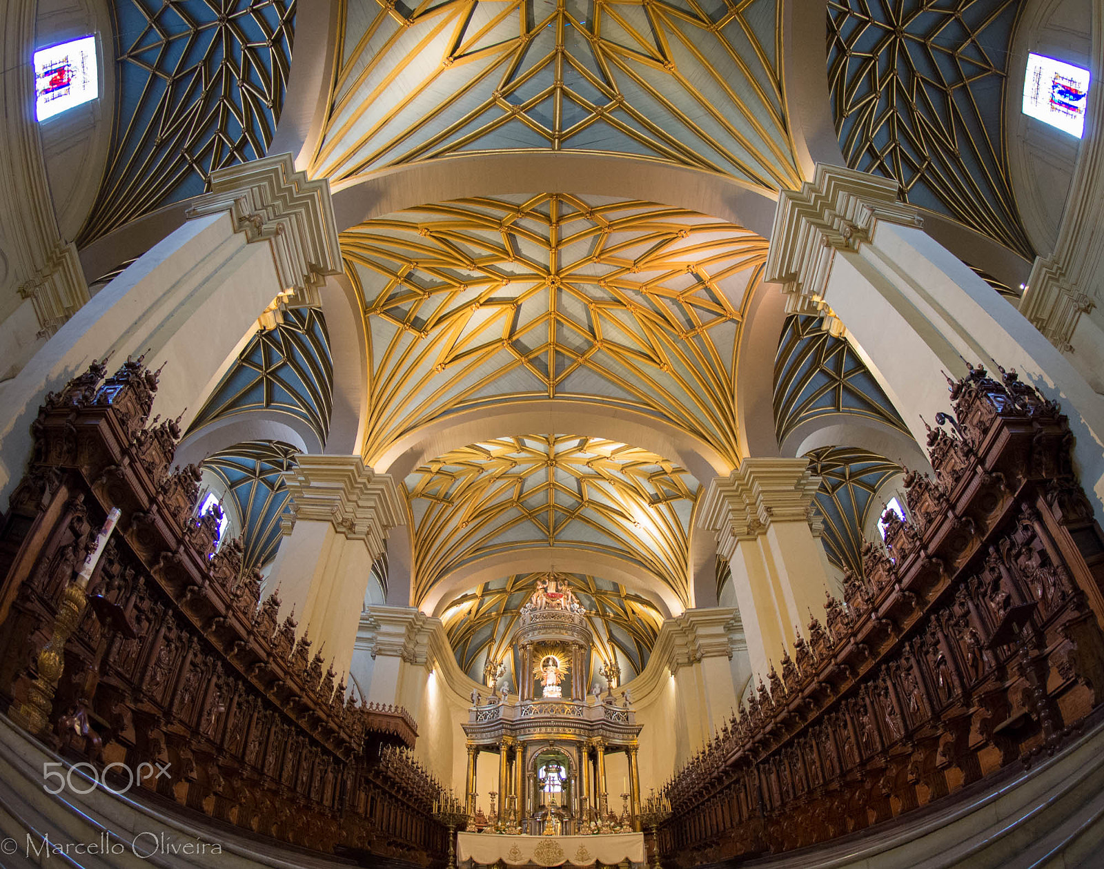 OLYMPUS M.8mm F1.8 sample photo. Lima's cathedral altar photography