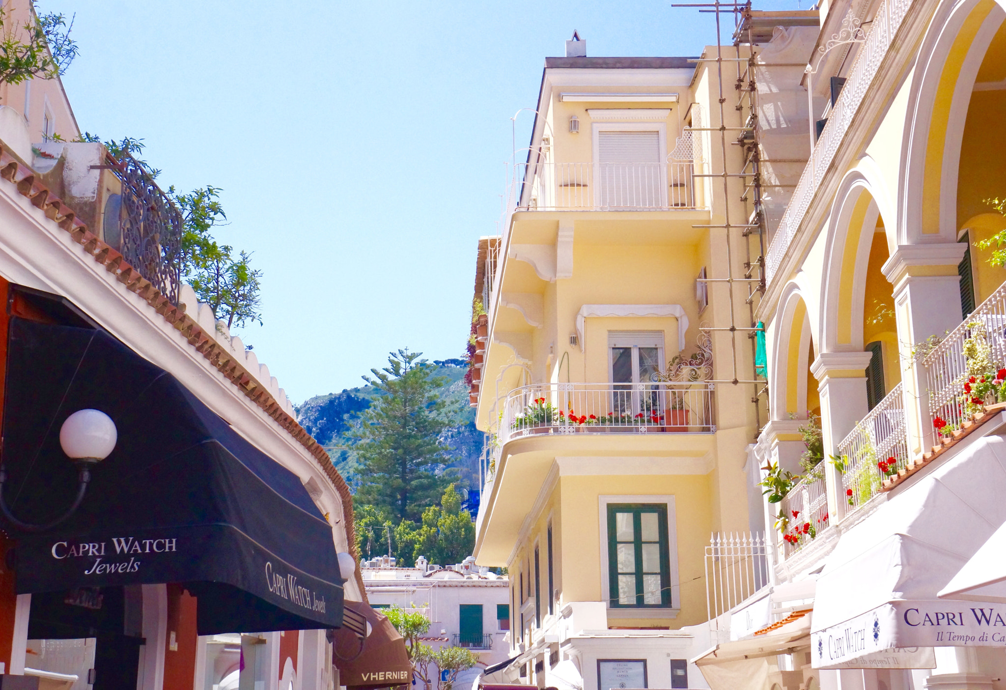 Sony E 18-55mm F3.5-5.6 OSS sample photo. Capri! photography