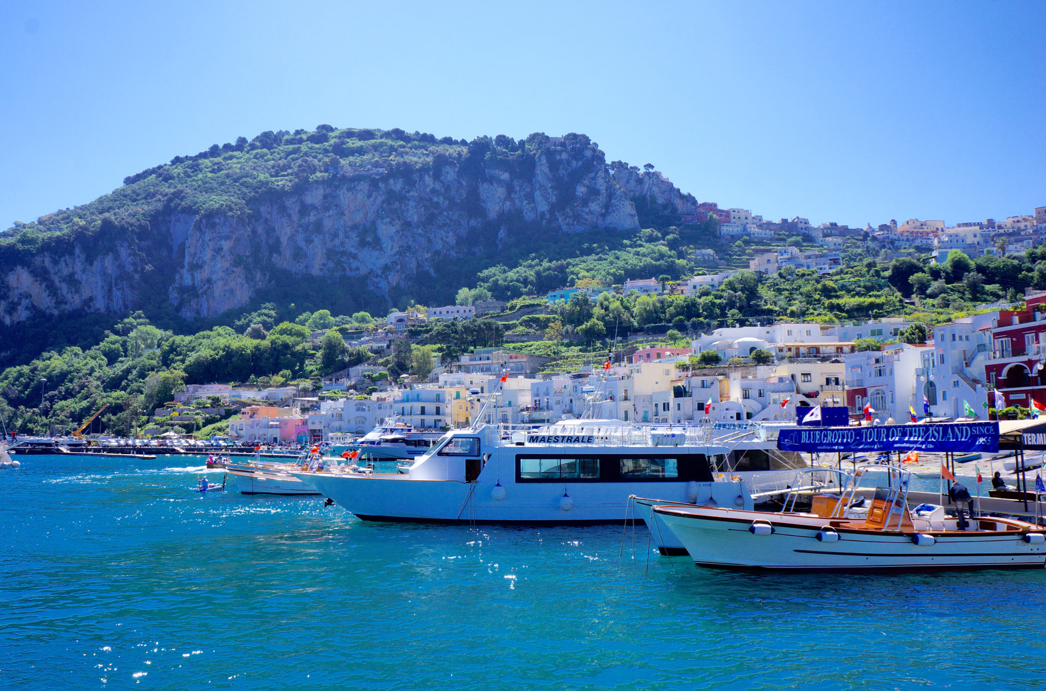 Tamron 18-200mm F3.5-6.3 Di III VC sample photo. Capri! photography