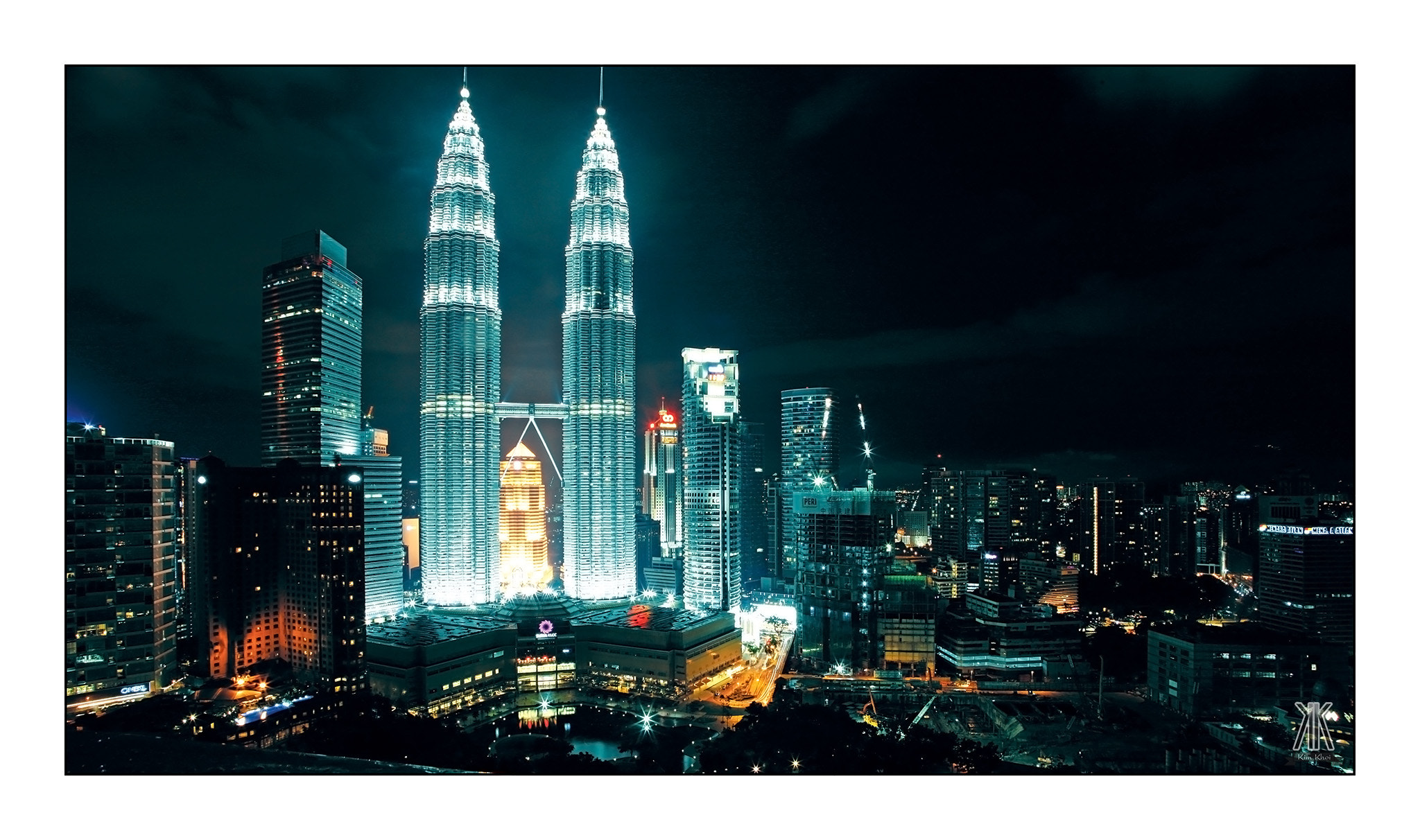 Tamron AF 19-35mm f/3.5-4.5 sample photo. Petronas twin towers photography