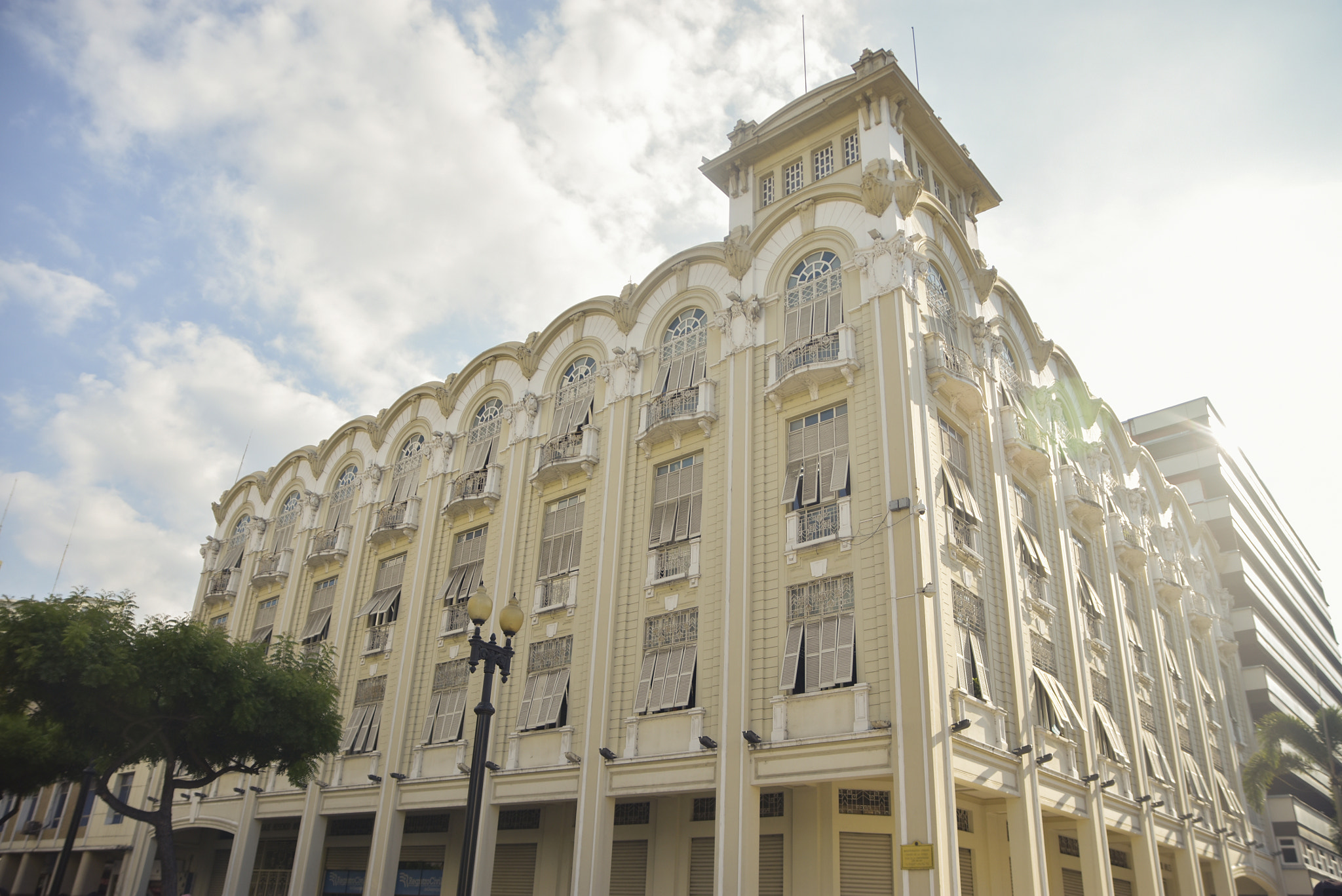 Sigma 17-70mm F2.8-4 DC Macro OS HSM sample photo. Antiguo hotel crillón - guayaquil photography