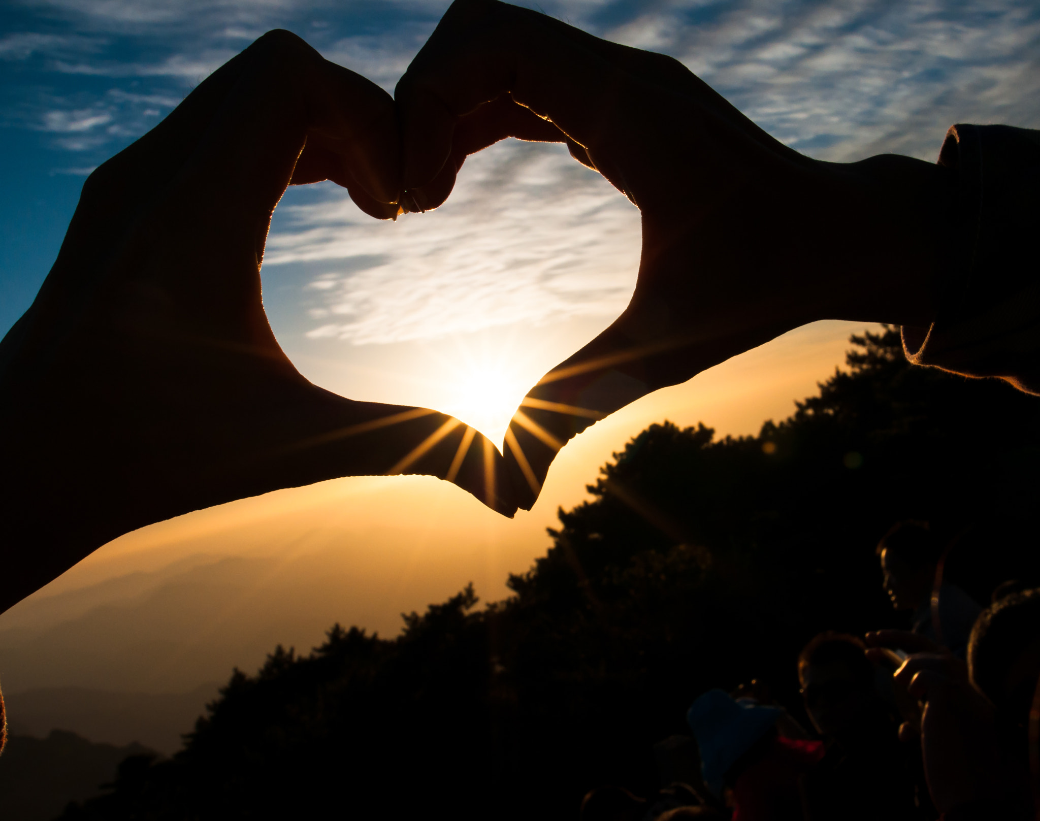 Nikon D90 + Nikon AF-S Nikkor 20mm F1.8G ED sample photo. Heart shape photography