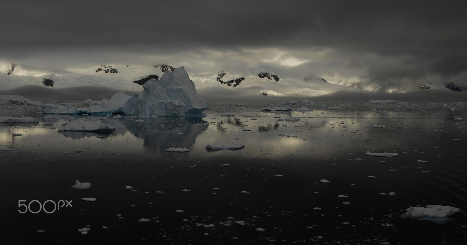 Nikon D200 + Nikon AF-S Nikkor 24-120mm F3.5-5.6G ED-IF VR sample photo. Icebergs in antarctica photography