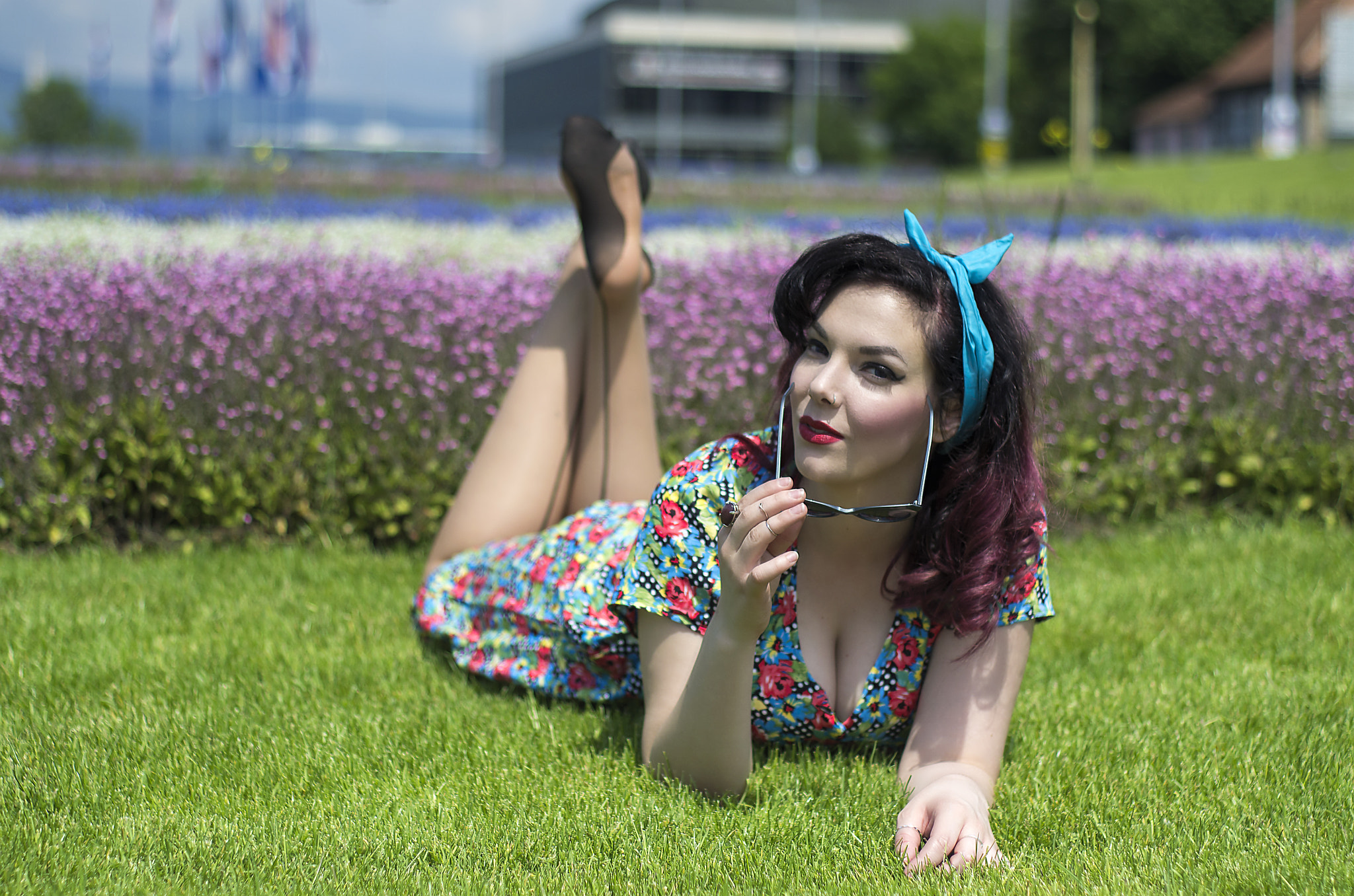 Pentax K-5 + smc PENTAX-F 50mm F1.7 sample photo. Pin up girl in the garden photography