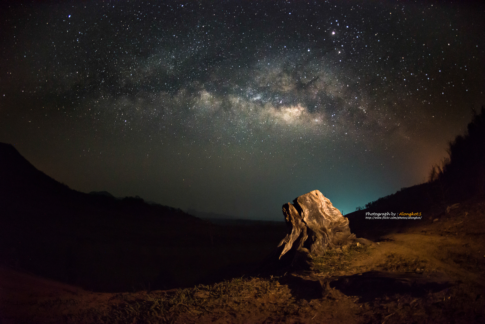 Nikon D800 + Nikon AF Fisheye-Nikkor 16mm F2.8D sample photo. The milky way rise over kaeng koh national park in summer photography