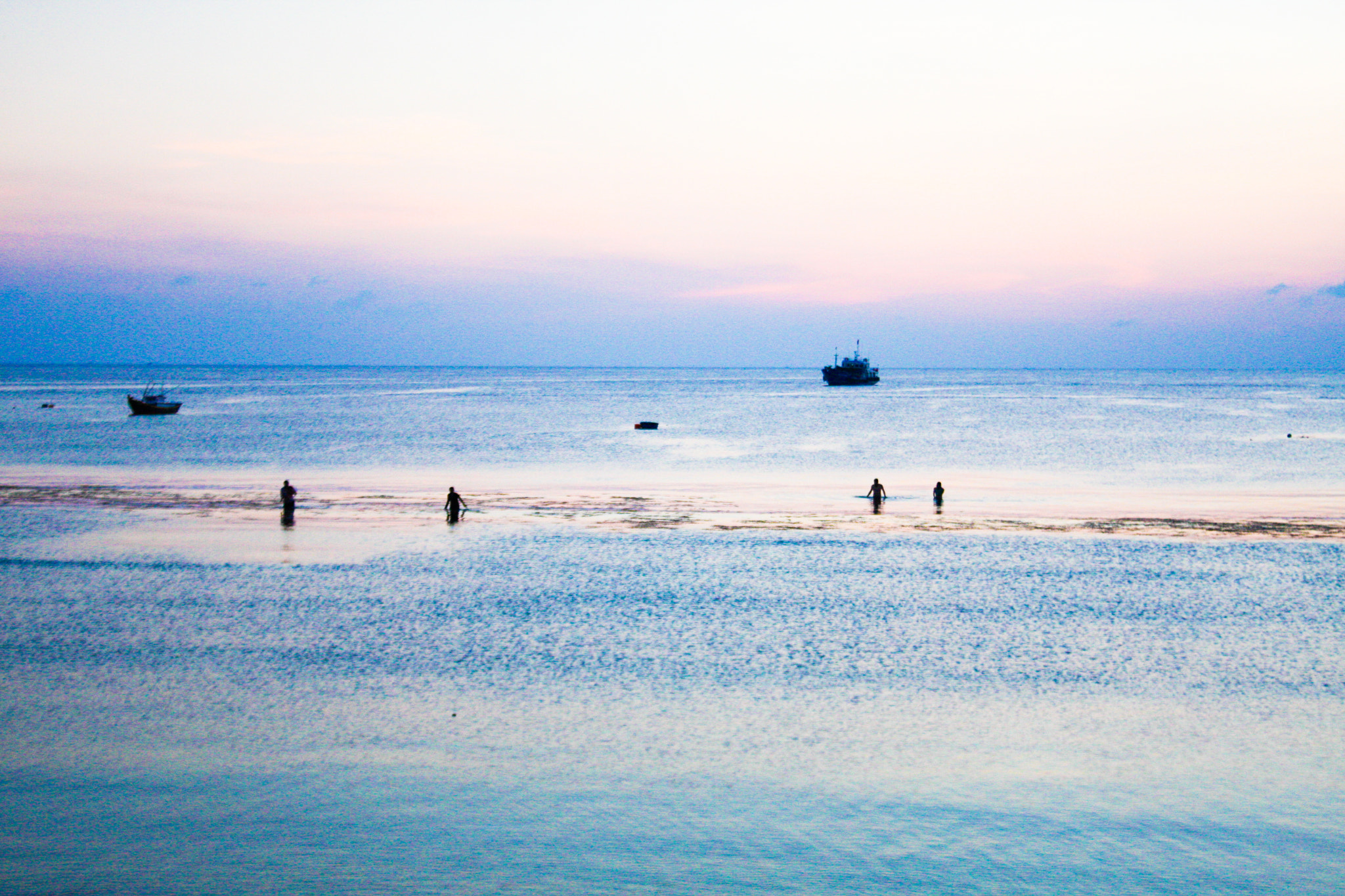 Canon EOS 40D + Canon EF-S 18-55mm f/3.5-5.6 USM sample photo. Sunset in phu quy is lsland photography