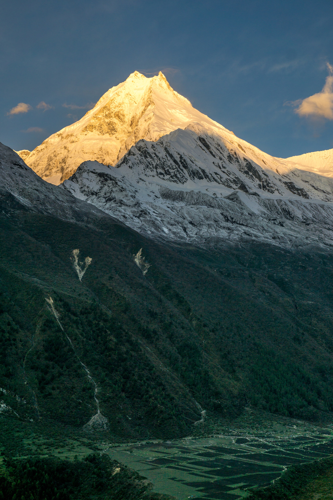 E 32mm F1.8 sample photo. Mt. manaslu above the fields of samagaon photography