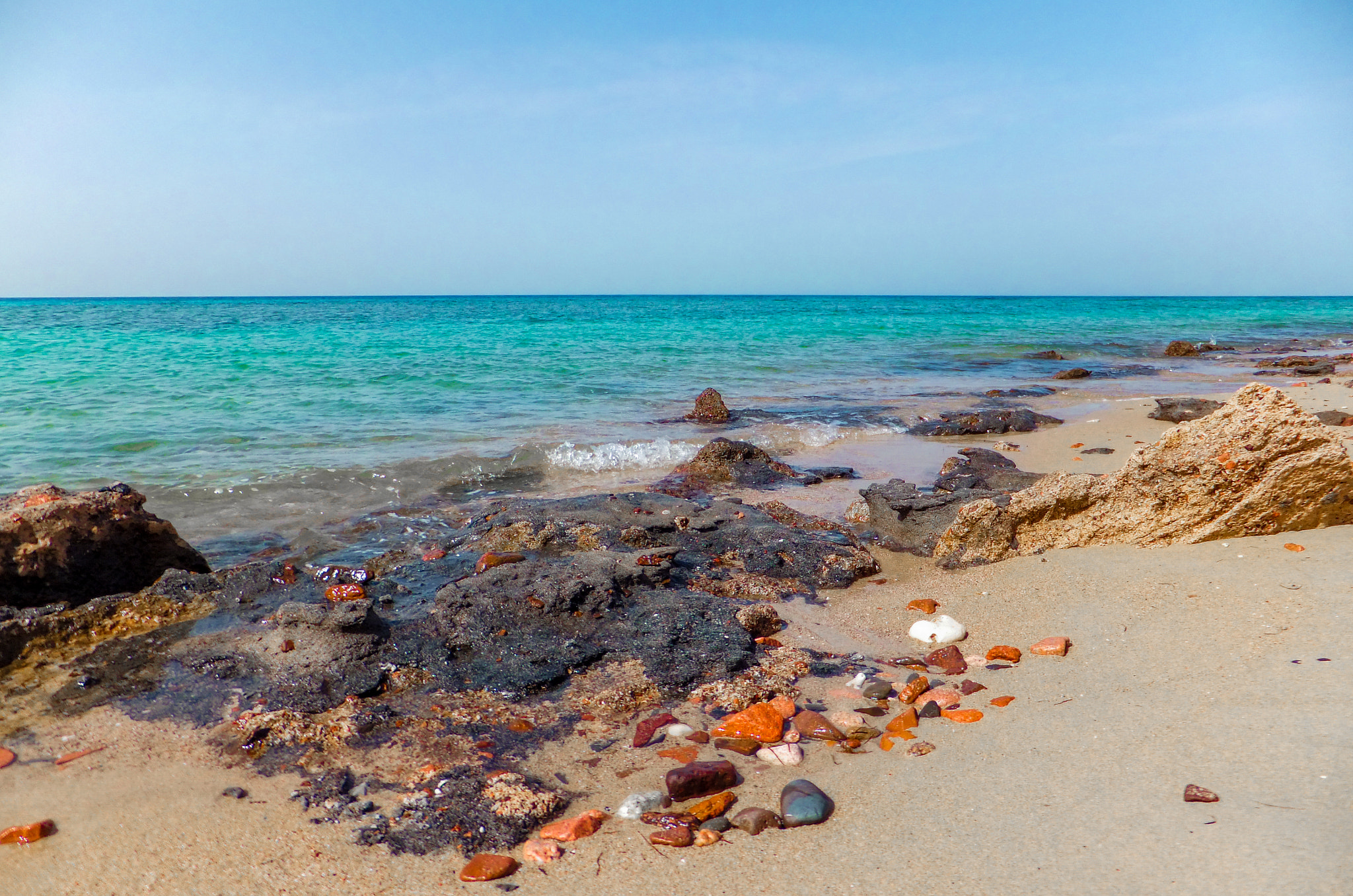 FujiFilm FinePix F500 EXR (FinePix F505 EXR) sample photo. Rocky beach photography