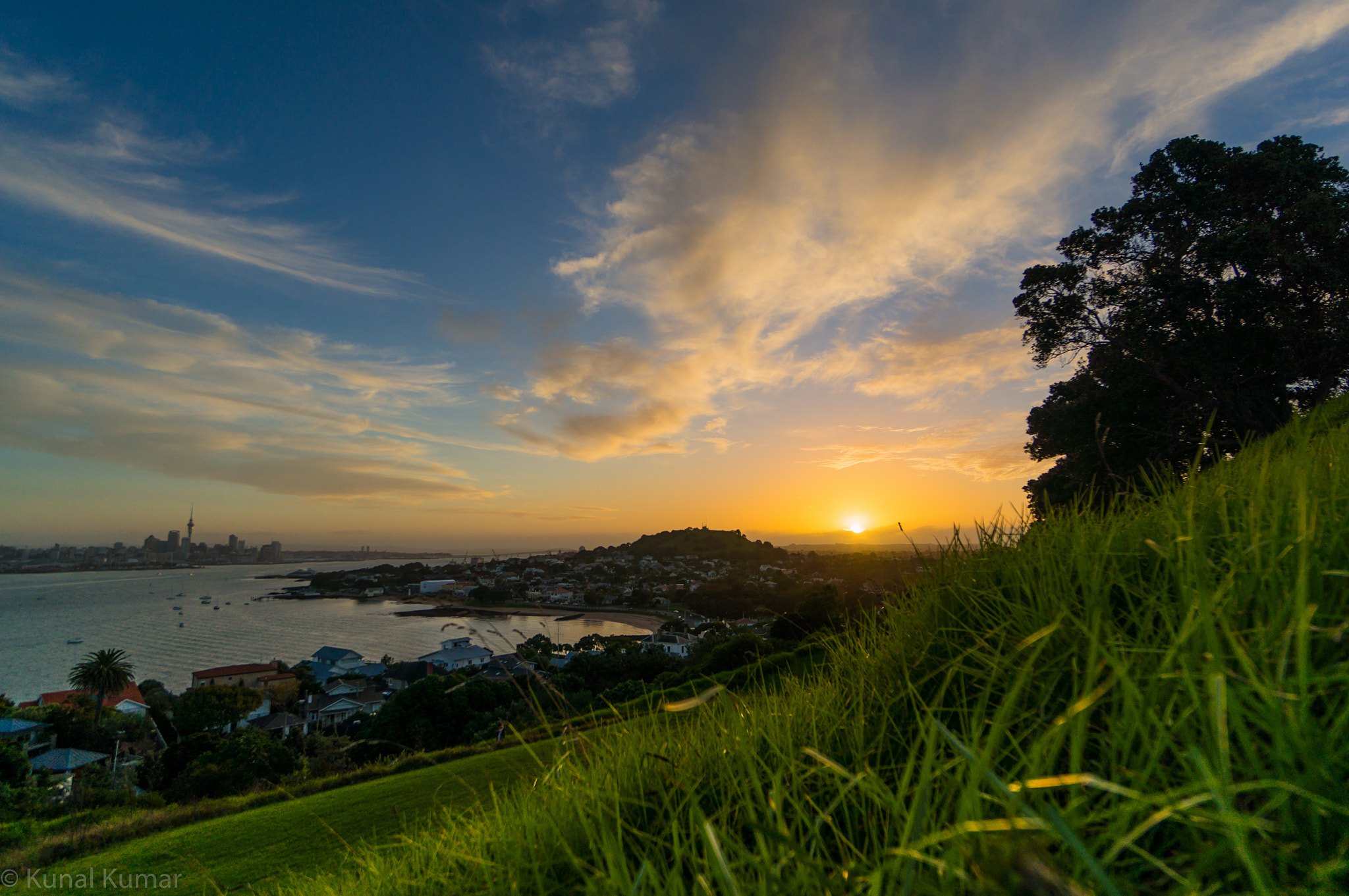 Sony Alpha NEX-5R + Sony E 10-18mm F4 OSS sample photo. Auckland sunset photography