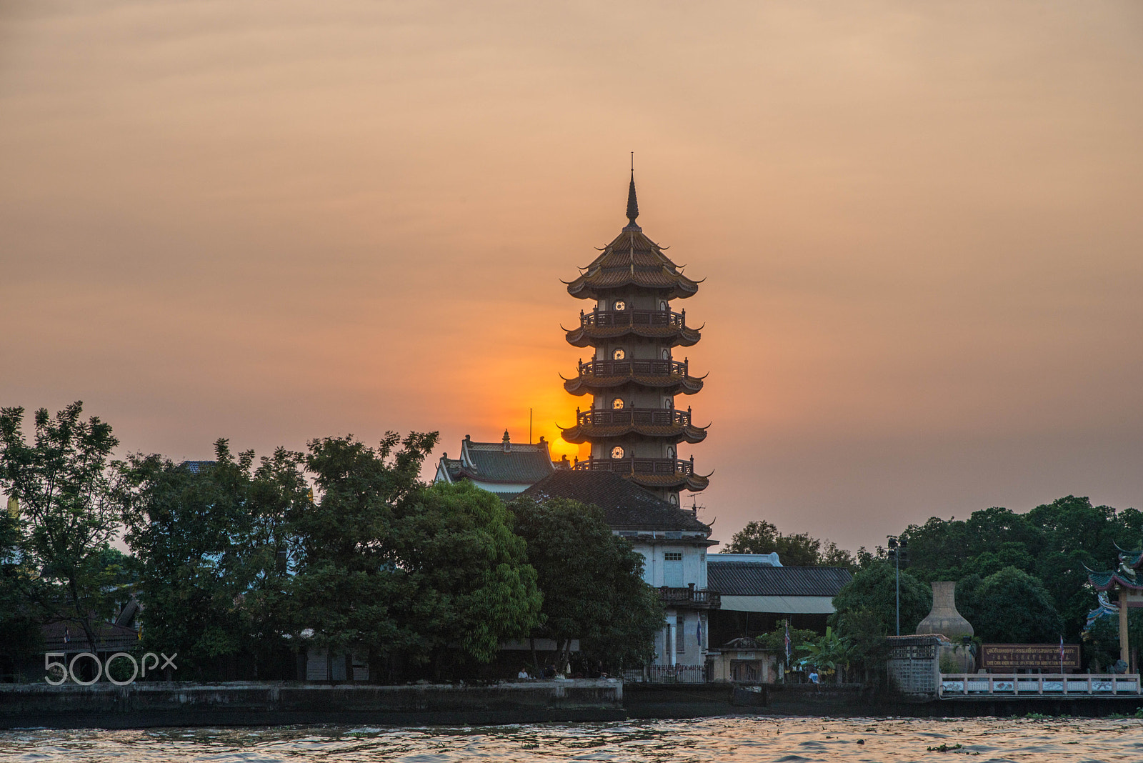 AF Zoom-Nikkor 28-105mm f/3.5-4.5D IF sample photo. Banks of river phraya - ii photography