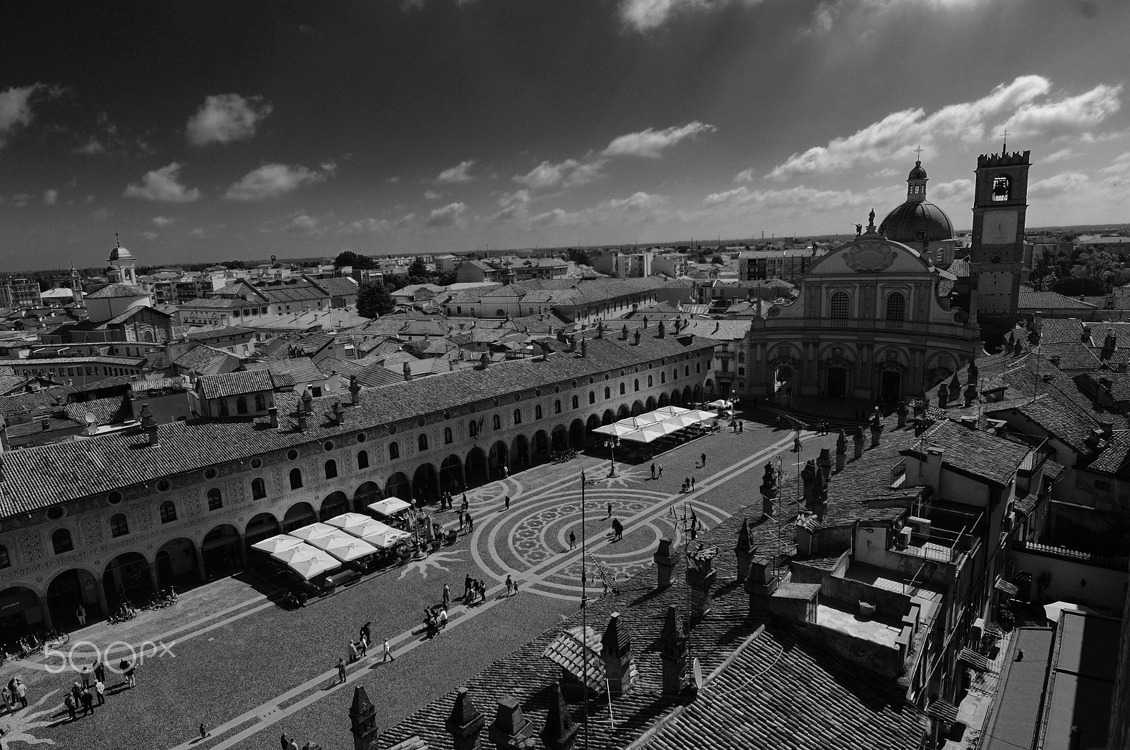 Nikon AF-S Nikkor 14-24mm F2.8G ED sample photo. Vigevano-bw-05 photography