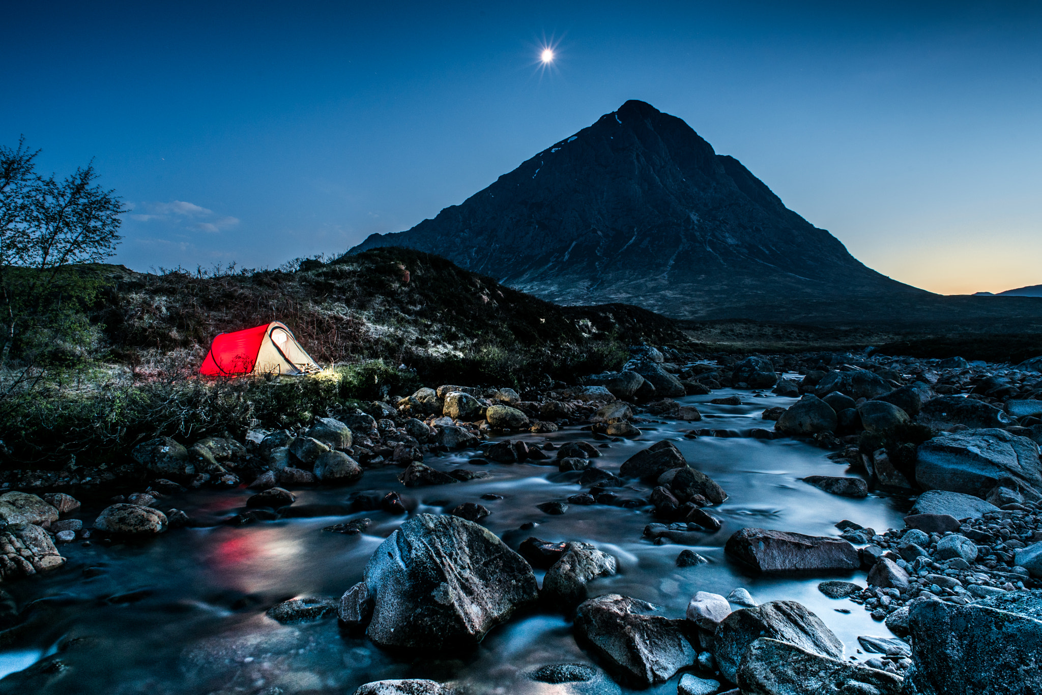 Nikon D750 + Nikon AF Nikkor 20mm F2.8D sample photo. A river runs through it photography