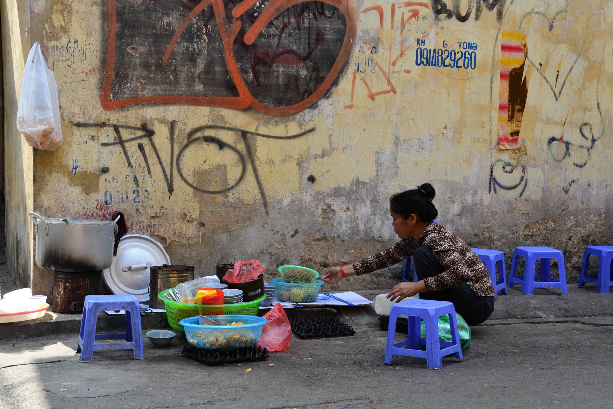 cookery in the street, Hanoi