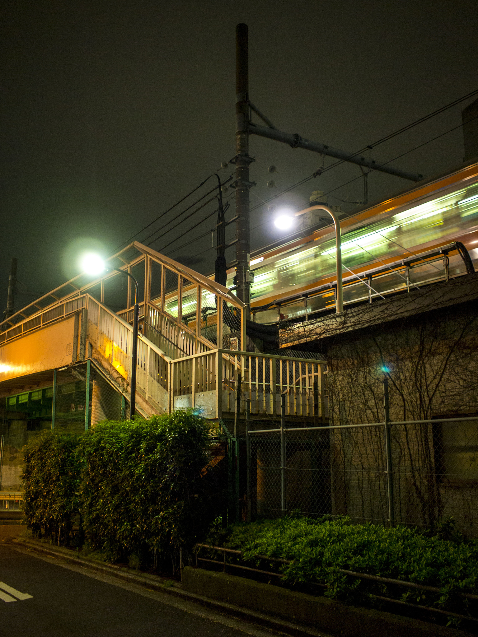 Olympus PEN E-P3 + Olympus M.Zuiko Digital 17mm F1.8 sample photo. Night train photography