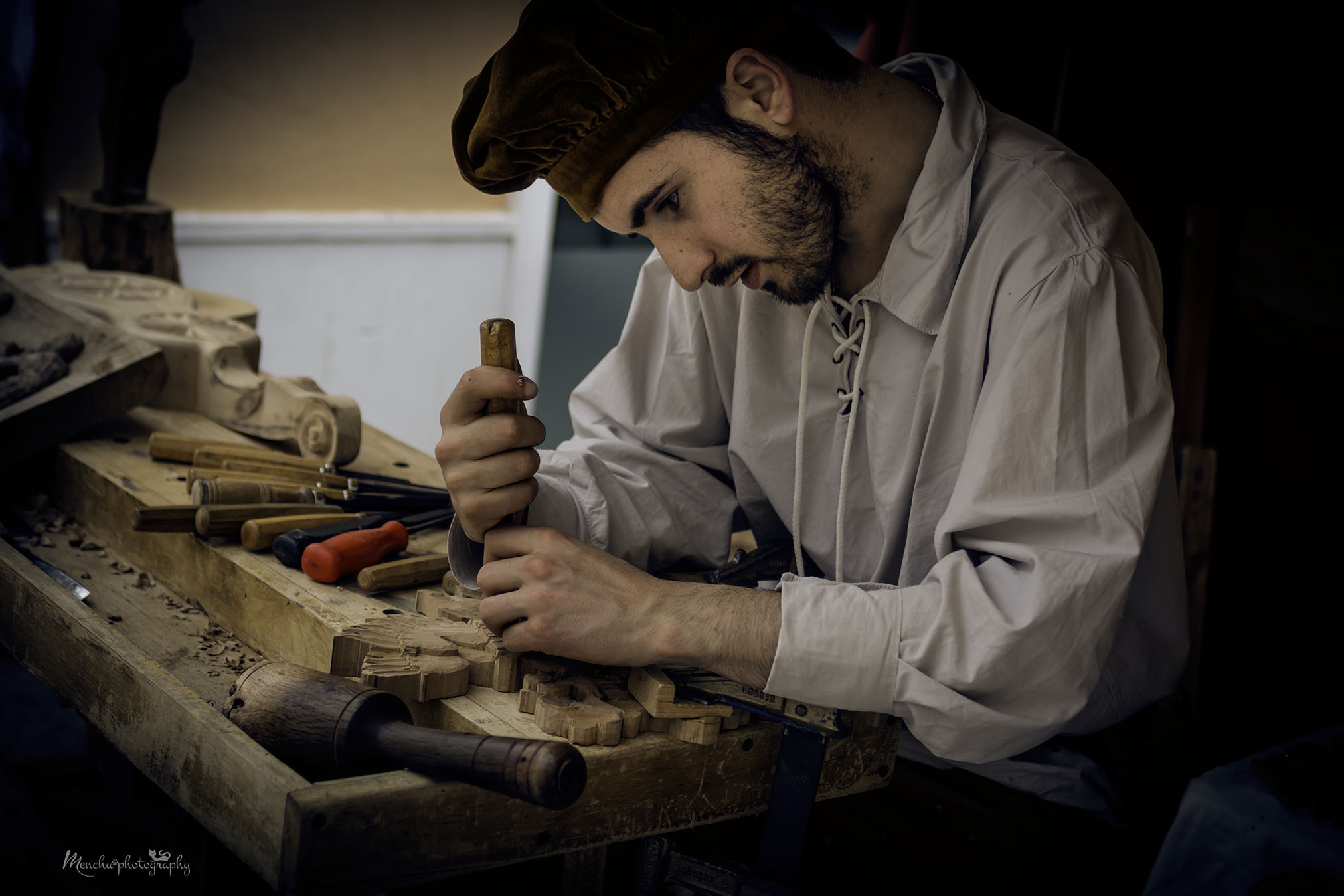 EF28-70mm f/2.8L USM sample photo. Medieval worker photography
