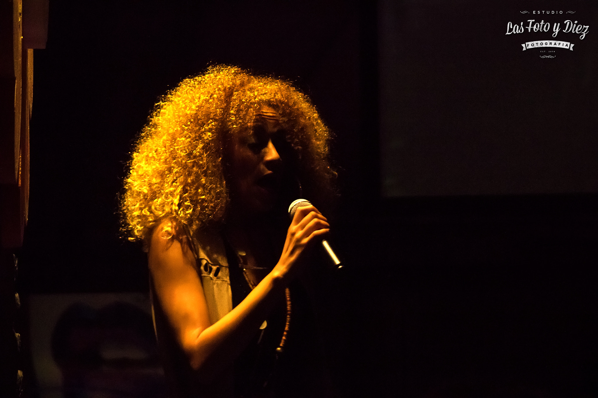 EF75-300mm f/4-5.6 sample photo. Deep voice photography