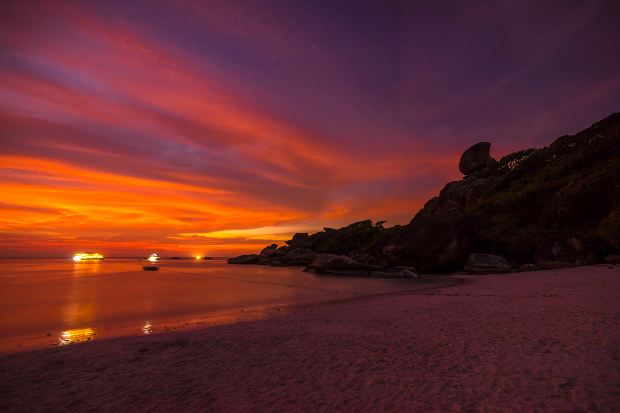 Sony a7 + Sony Vario-Sonnar T* 16-35mm F2.8 ZA SSM sample photo. Similan islands in thailand. the islands is most beautiful and c photography