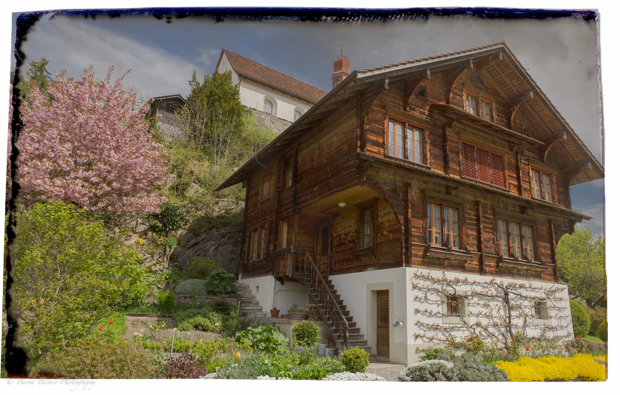 Sony a7 II + Sony 20mm F2.8 sample photo. Local building flüeli-ranft photography