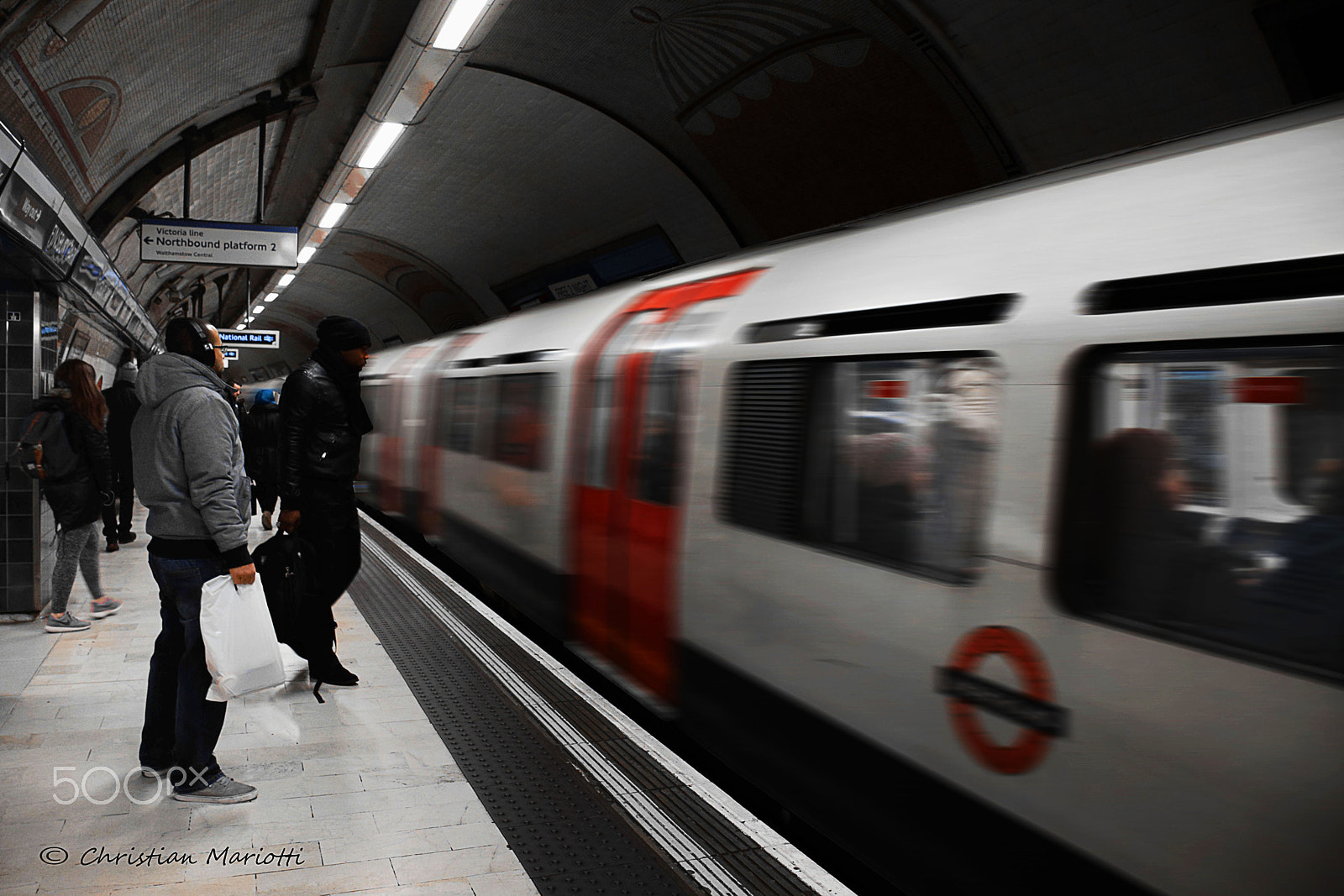 Nikon D5300 + Sigma 24mm F1.8 EX DG Aspherical Macro sample photo. London tube photography