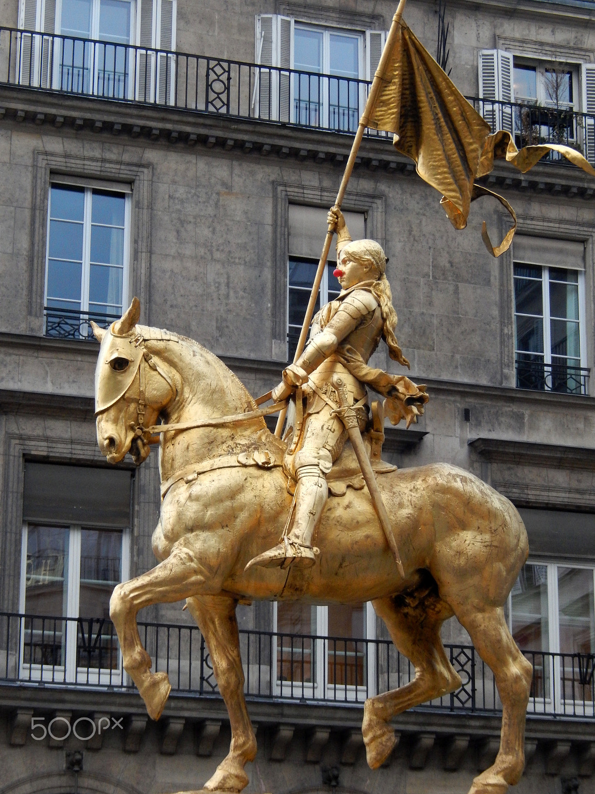 Nikon COOLPIX S9400 sample photo. Joan of arc in a mood to joke photography