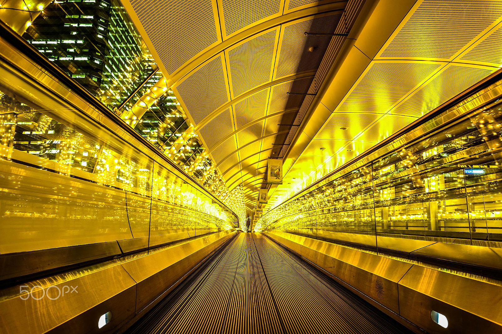 Fujifilm X-M1 + Fujifilm XF 14mm F2.8 R sample photo. Escalator photography