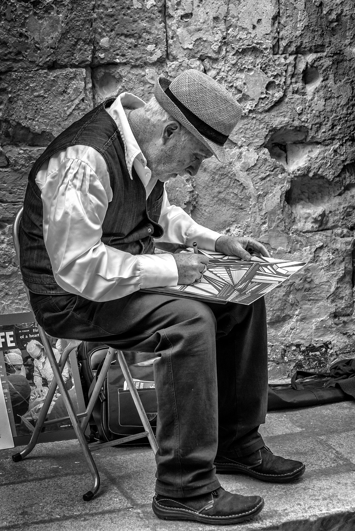 Panasonic Lumix DMC-GX7 sample photo. Street artist photography