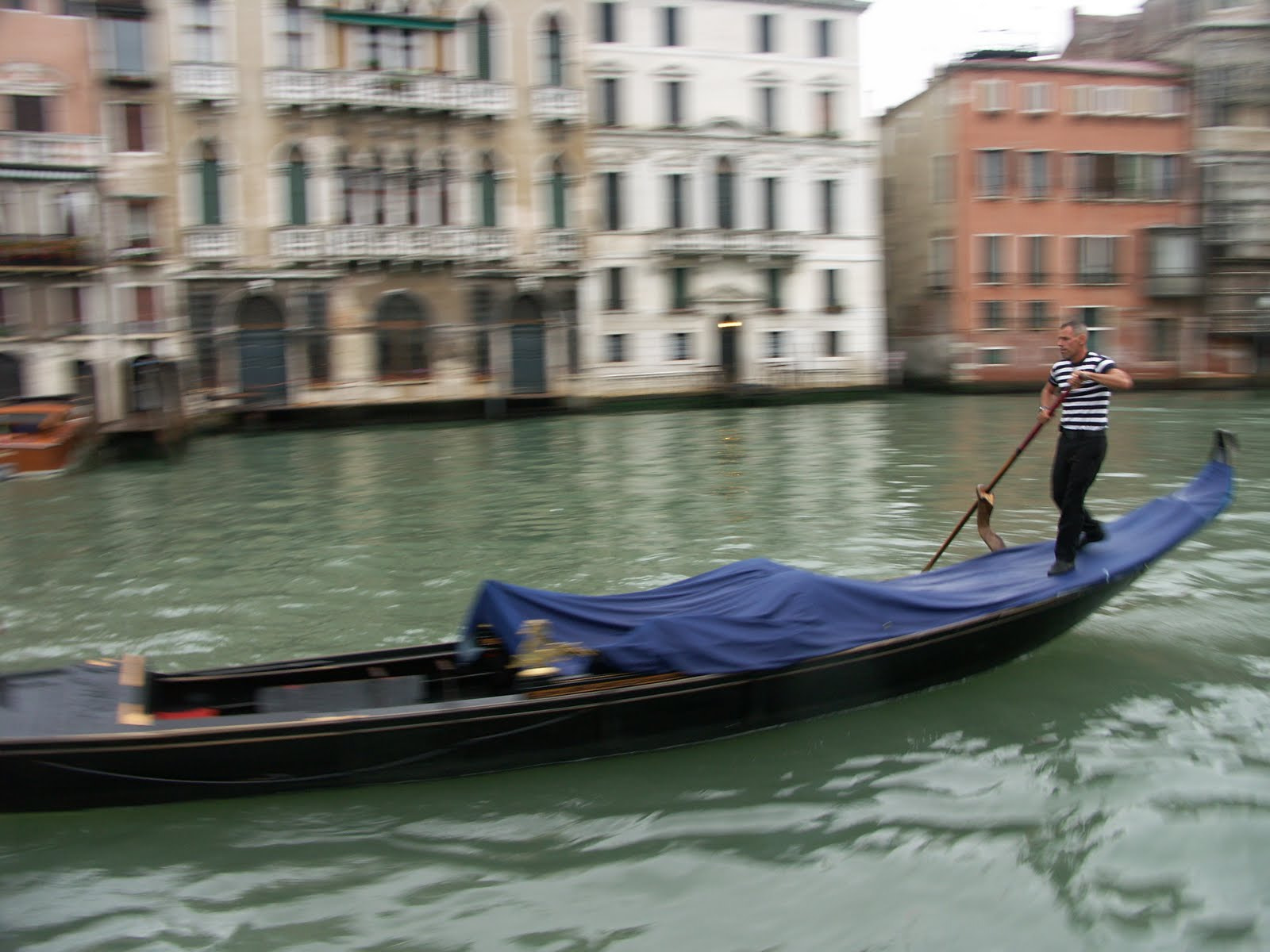 KONICA MINOLTA DiMAGE A2 sample photo. Gondolier photography