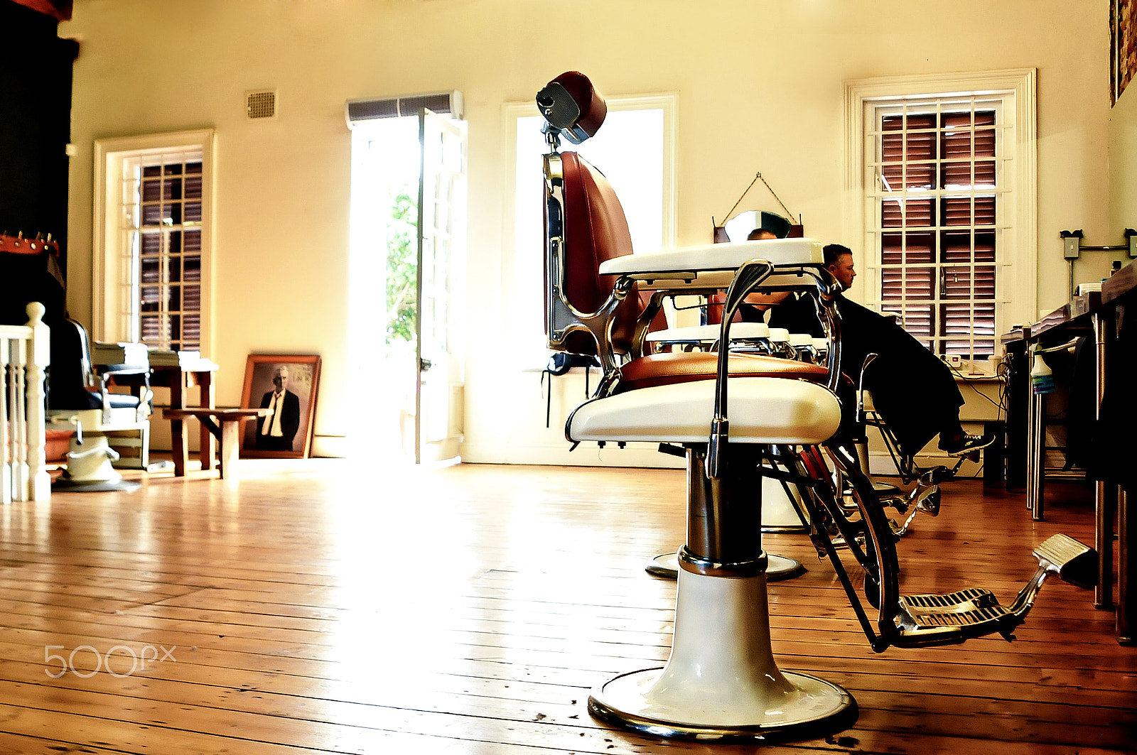 AF Zoom-Nikkor 24-120mm f/3.5-5.6D IF sample photo. Barber shop photography