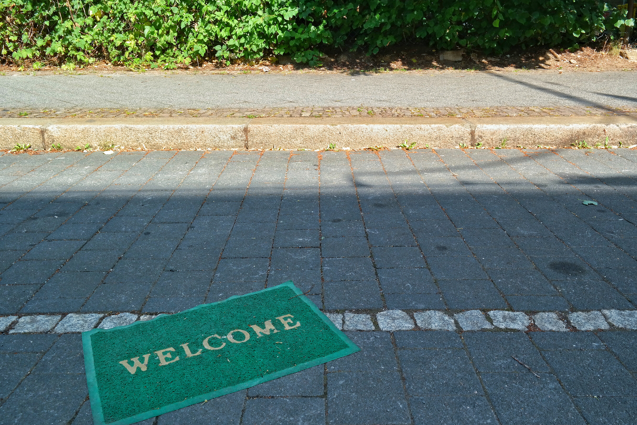 Samsung EK-GN120 sample photo. Welcome to the streets photography