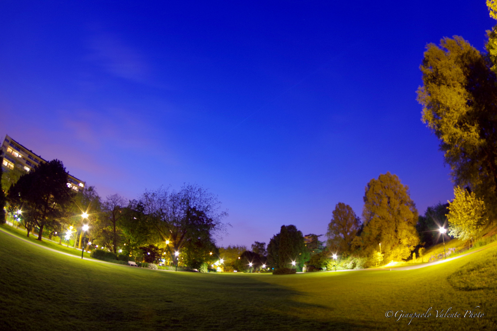 Pentax K-S2 sample photo. Nel blu, dipinto di blu!!! presso "le parc seny" photography