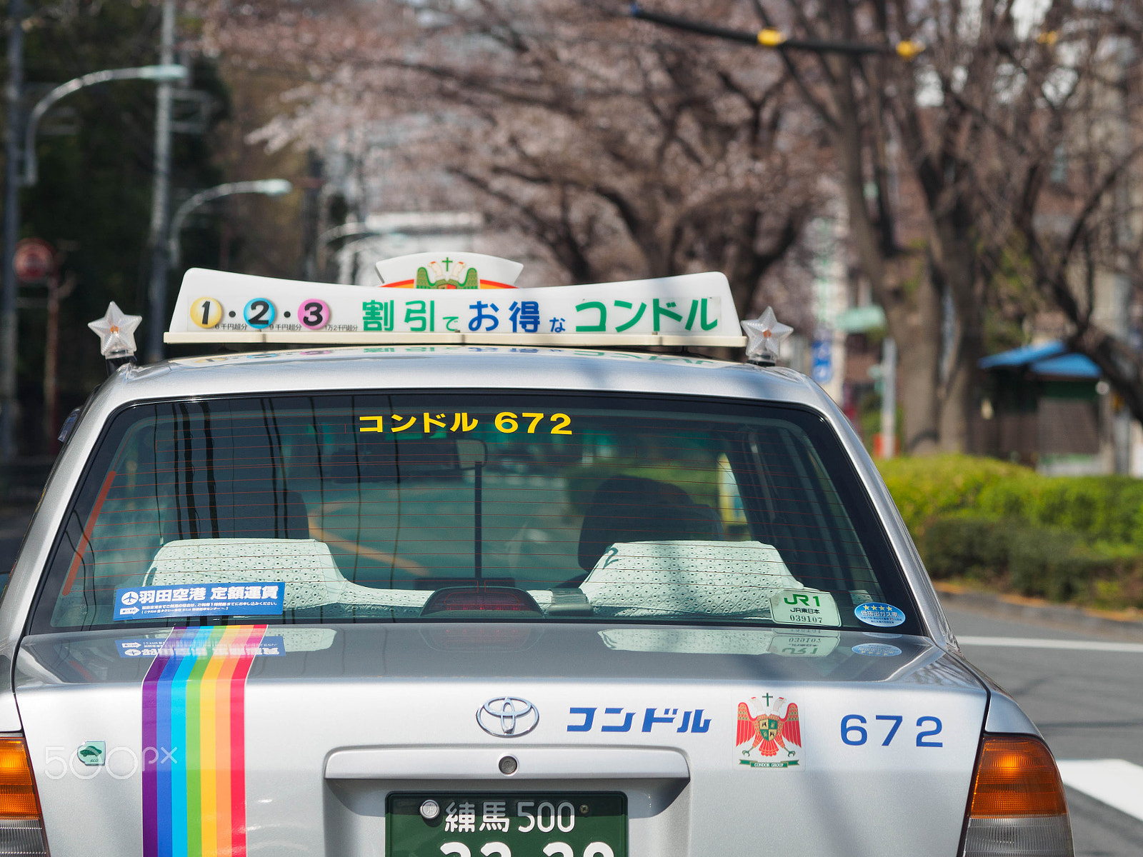 Olympus OM-D E-M5 II + Olympus M.Zuiko Digital ED 75mm F1.8 sample photo. Tokyo taxi photography