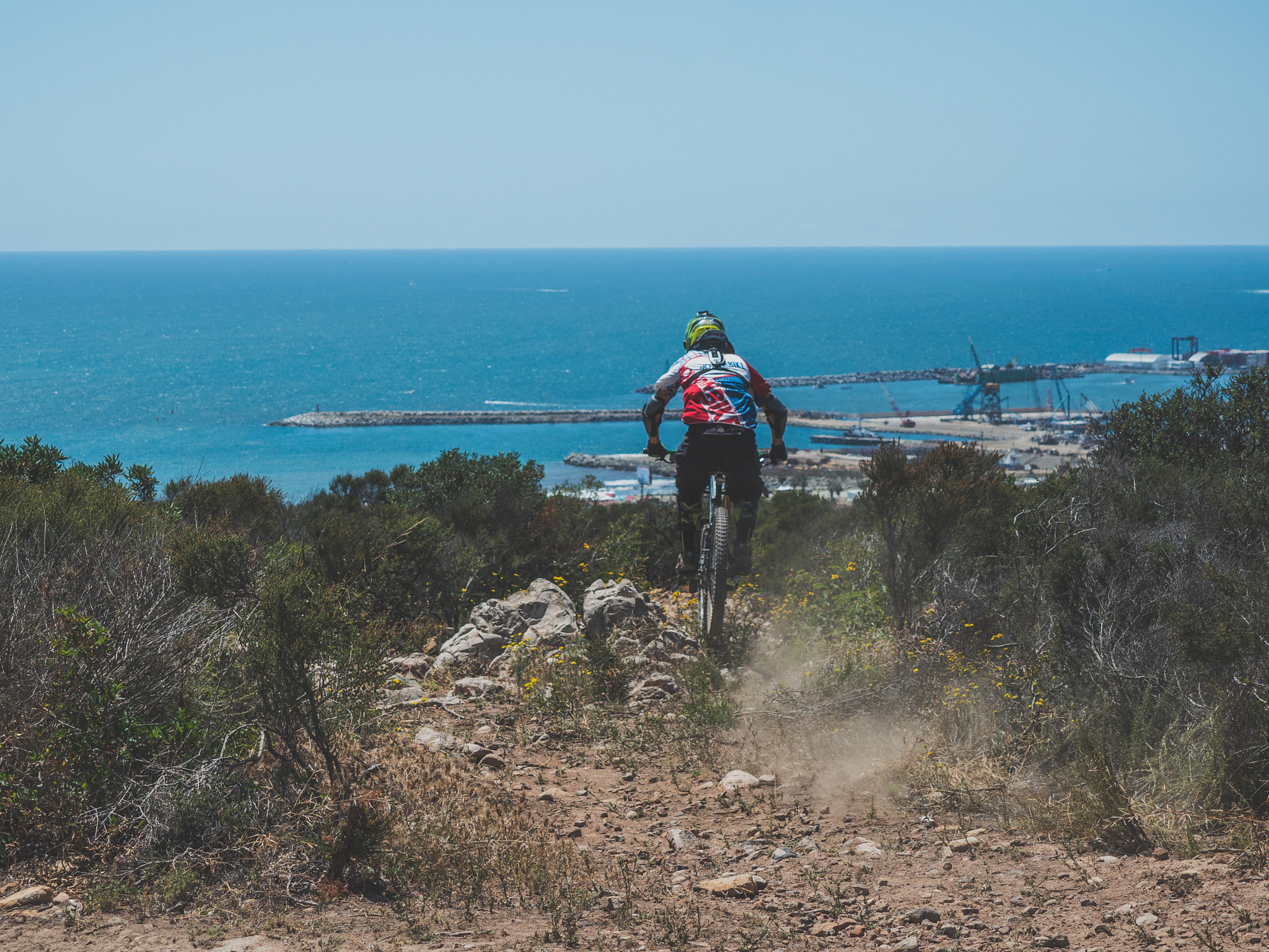 Panasonic Lumix DMC-GH4 sample photo. Race down to the beach photography