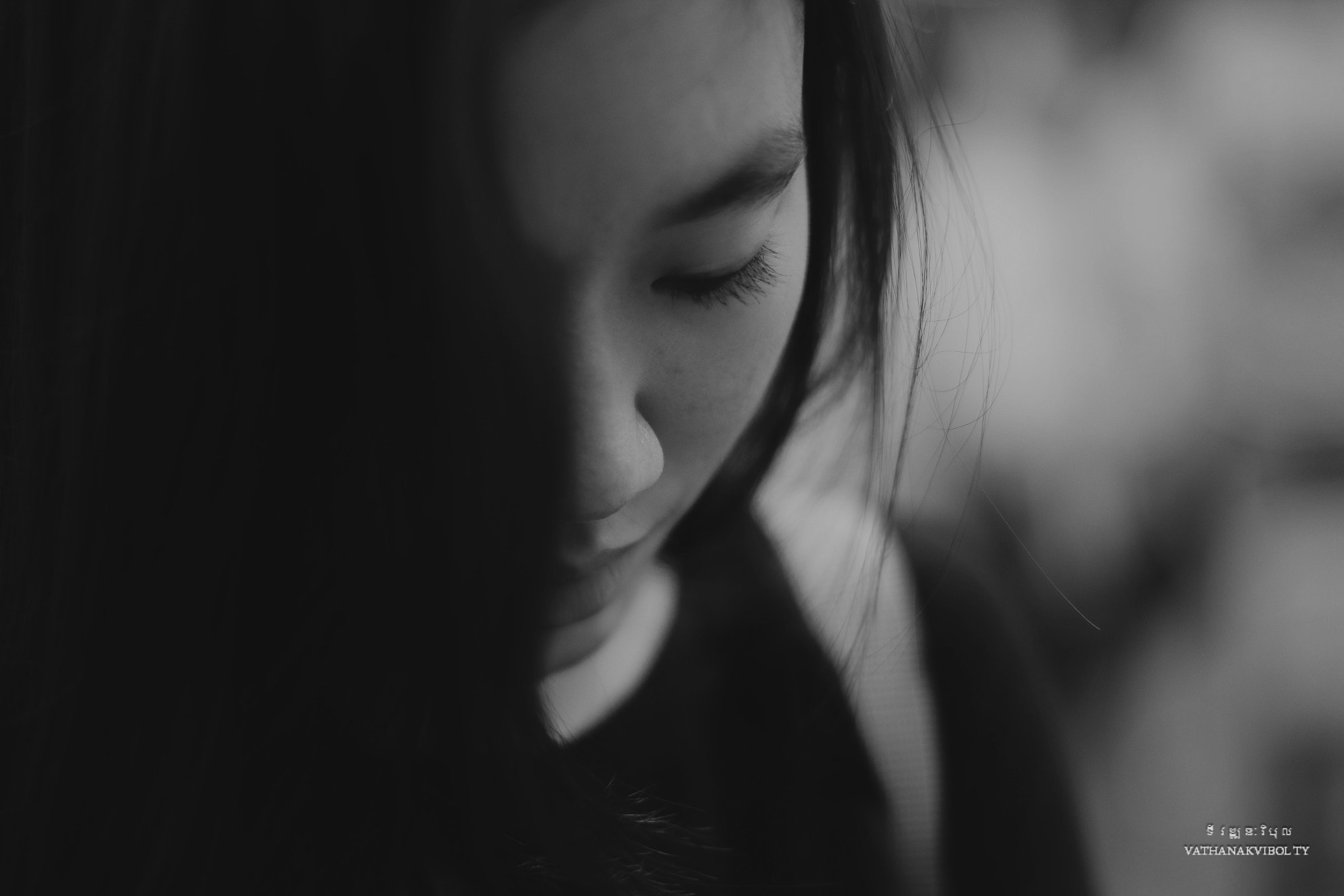 Canon EF 50mm F1.4 USM sample photo. Sometime all of u can do is smile. move on with yo ... photography