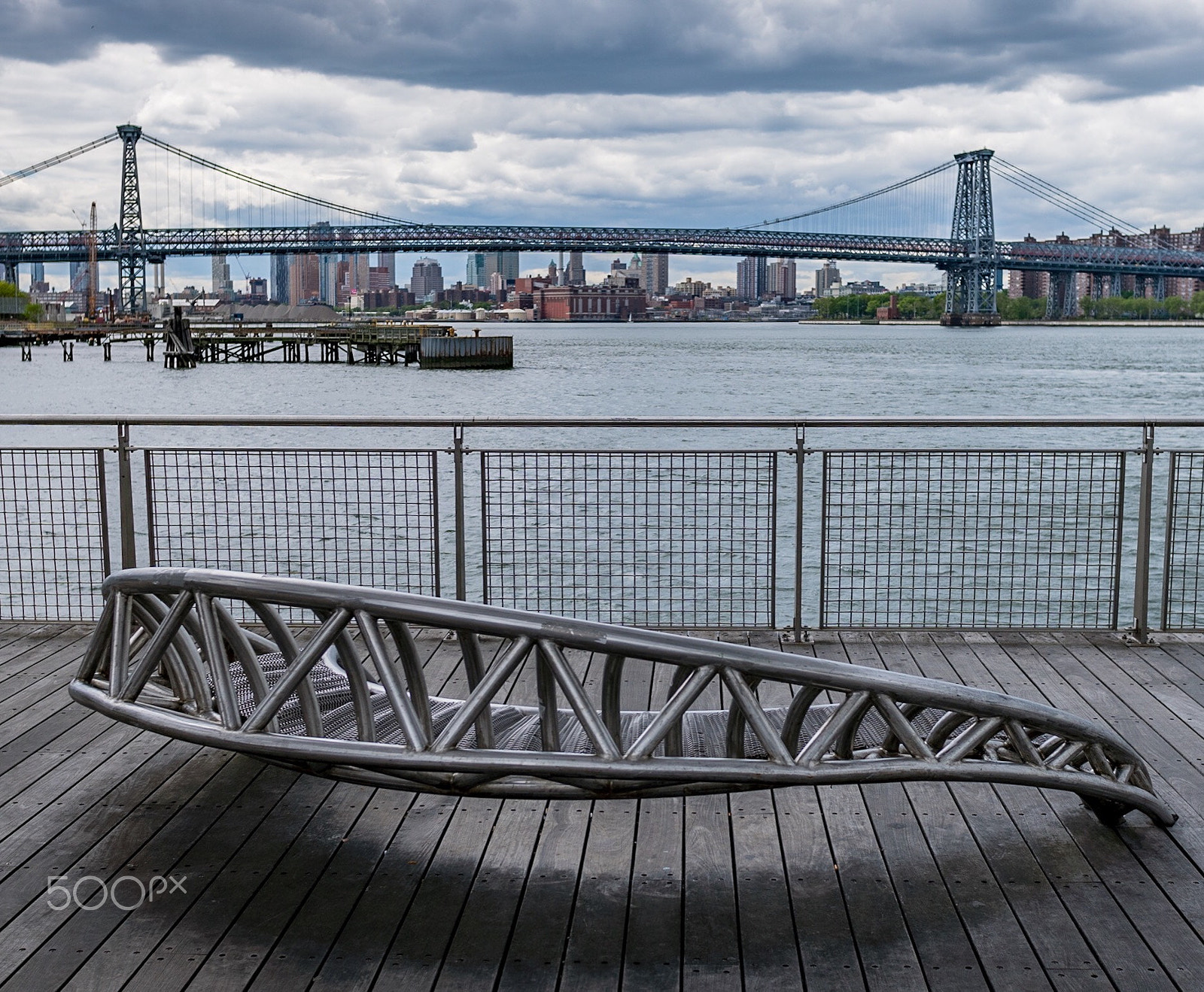 Sony a6300 + Sony Sonnar T* E 24mm F1.8 ZA sample photo. Sculpture on n 5th st pier photography