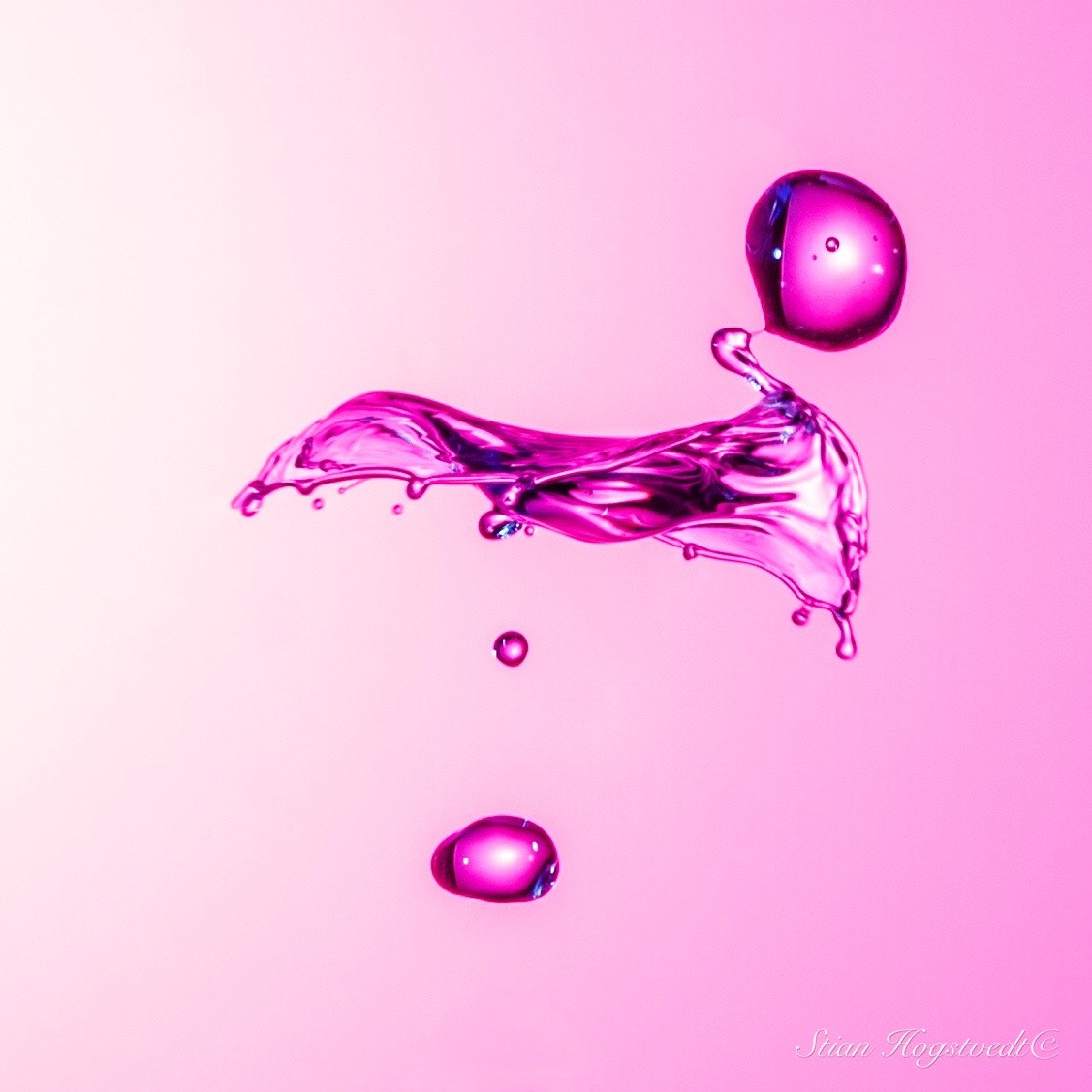 Sony ILCA-77M2 + 105mm F2.8 sample photo. Pink splash photography