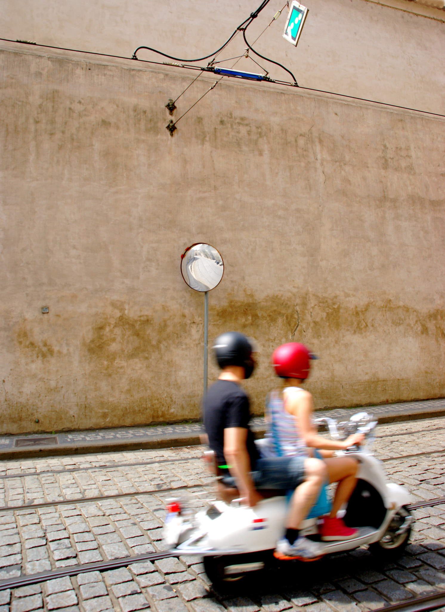 Sony Alpha DSLR-A380 + Sigma 18-200mm F3.5-6.3 DC sample photo. 2x scooter prague photography