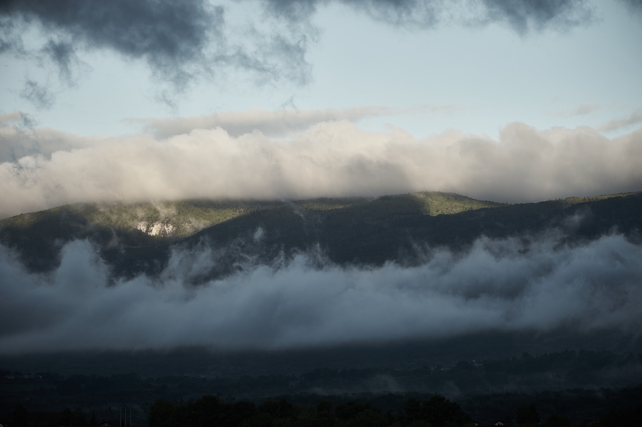 Minolta AF 300mm F2.8 HS-APO G sample photo. Mountain clouds photography
