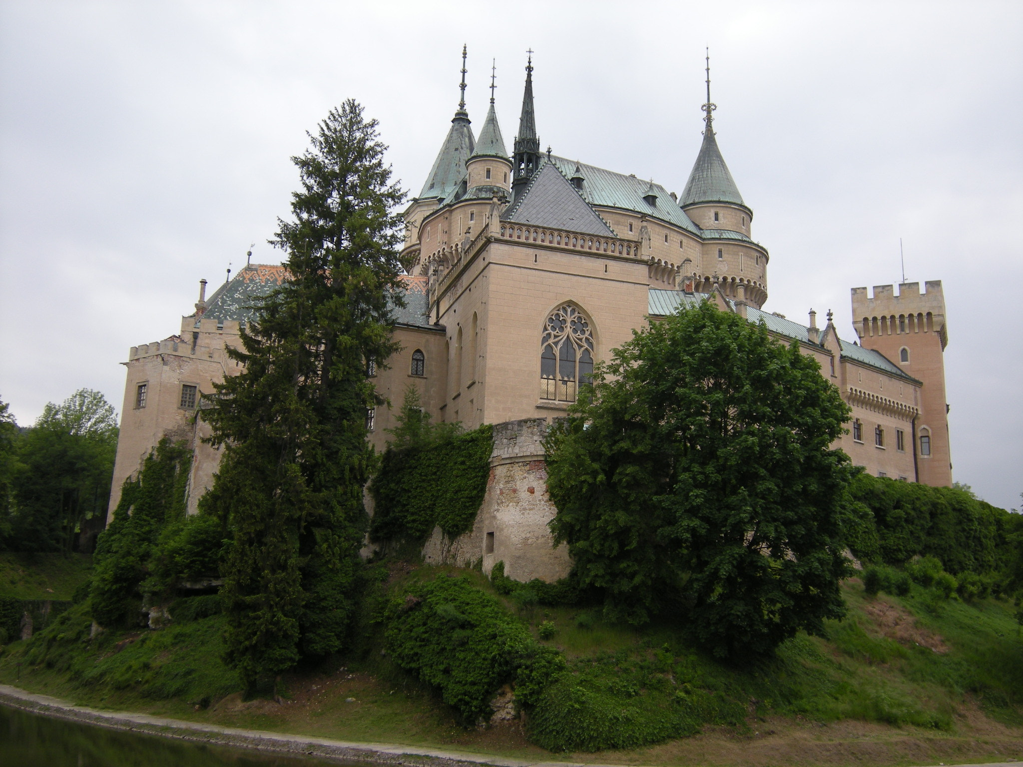 Nikon COOLPIX P50 sample photo. Bojnice castle photography