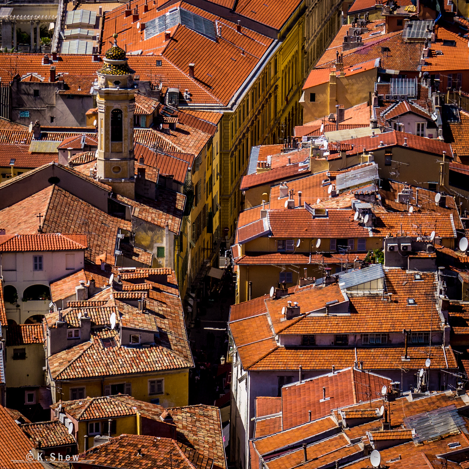 Sony Alpha NEX-5N + Sony E 55-210mm F4.5-6.3 OSS sample photo. Roofs of nice photography