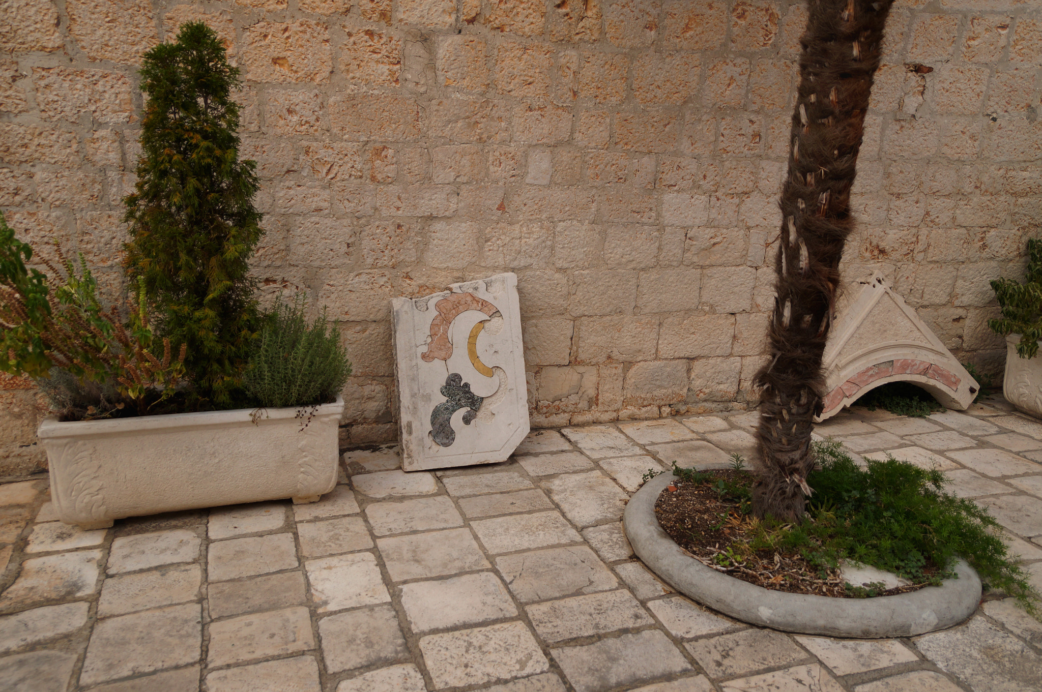 Sony DT 18-250mm F3.5-6.3 sample photo. Church backyard in croatia photography