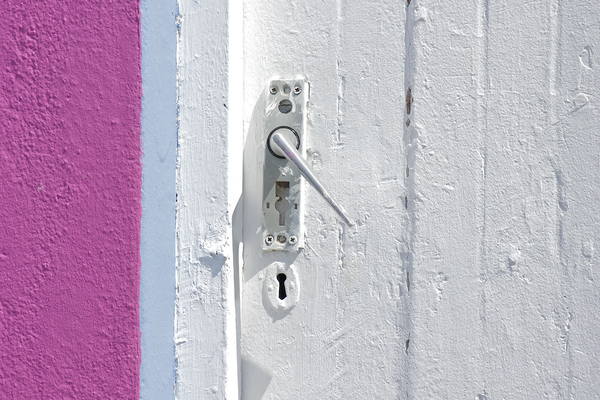 Minolta/Sony AF 24-105mm F3.5-4.5 (D) sample photo. Doorhandle photography