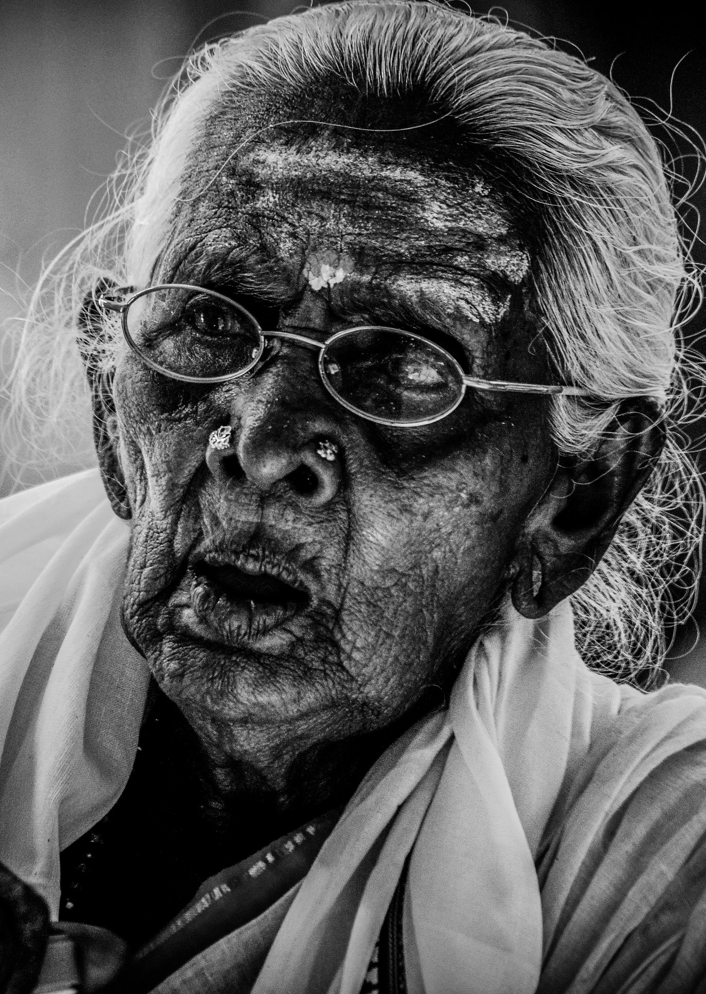 smc PENTAX-DA L 55-300mm F4-5.8 ED sample photo. Time in women's face photography