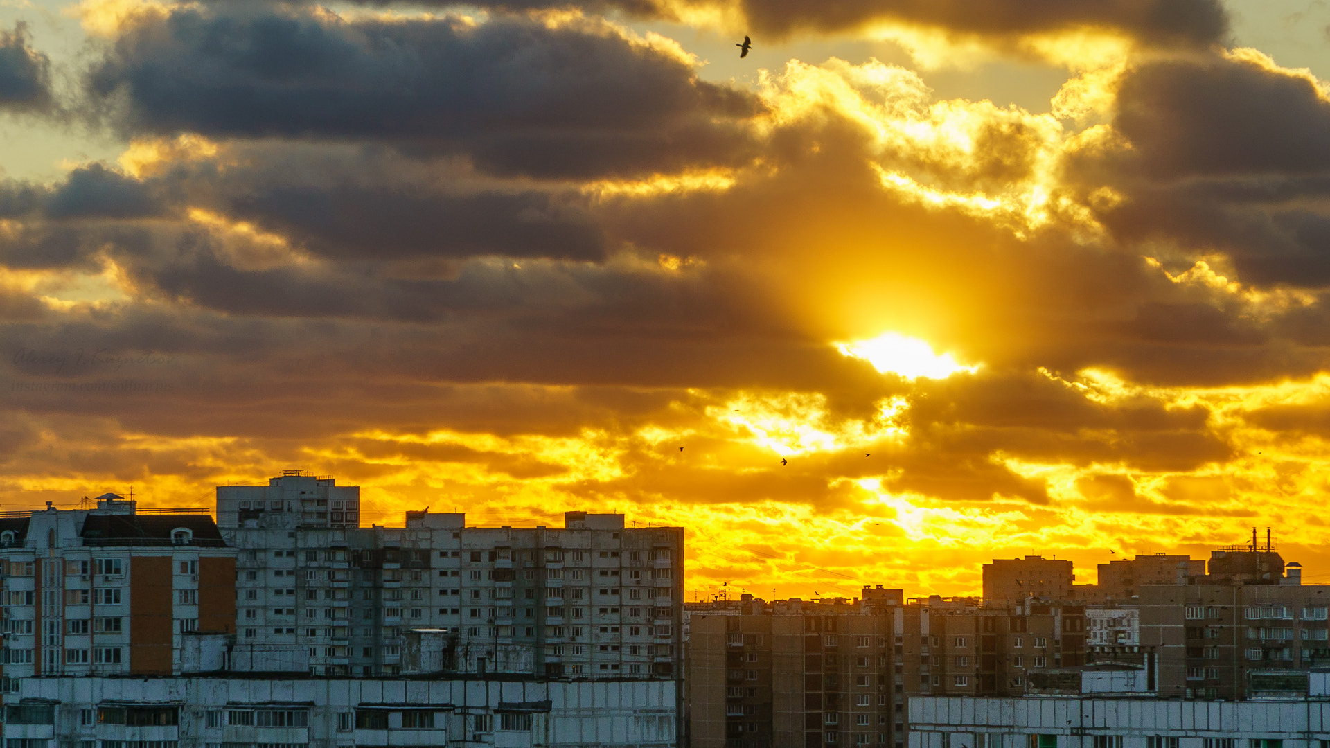 Sony Alpha NEX-6 + Sony E PZ 18-105mm F4 G OSS sample photo. Urban sunset photography