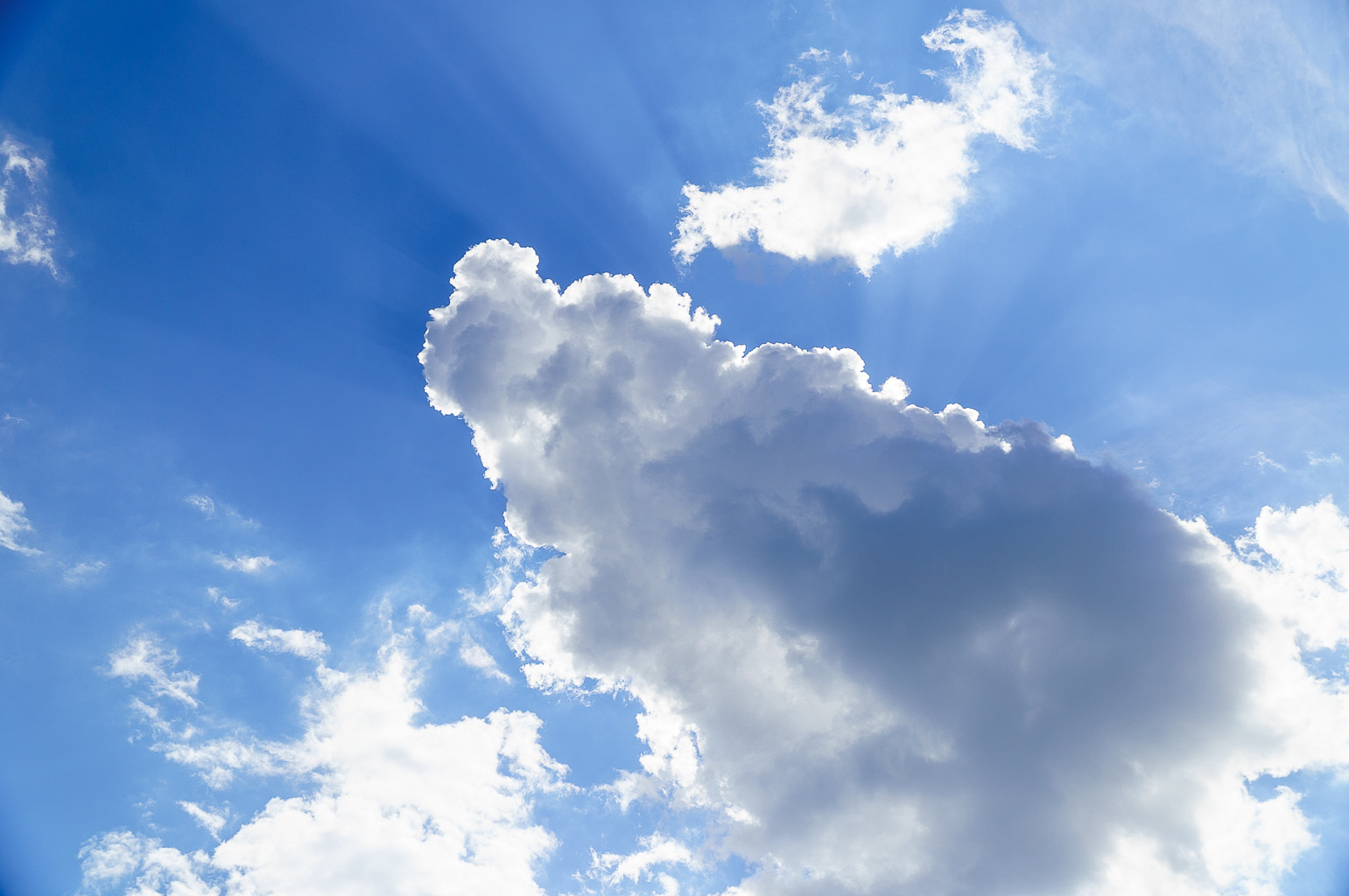 Sony Alpha NEX-6 + Sony E PZ 18-105mm F4 G OSS sample photo. Summer clouds photography