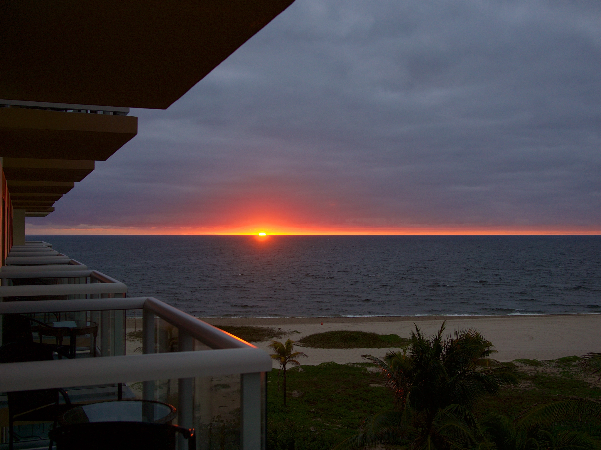 Panasonic Lumix DMC-GH4 + Panasonic Lumix G 20mm F1.7 ASPH sample photo. Pompano beach sunrise photography