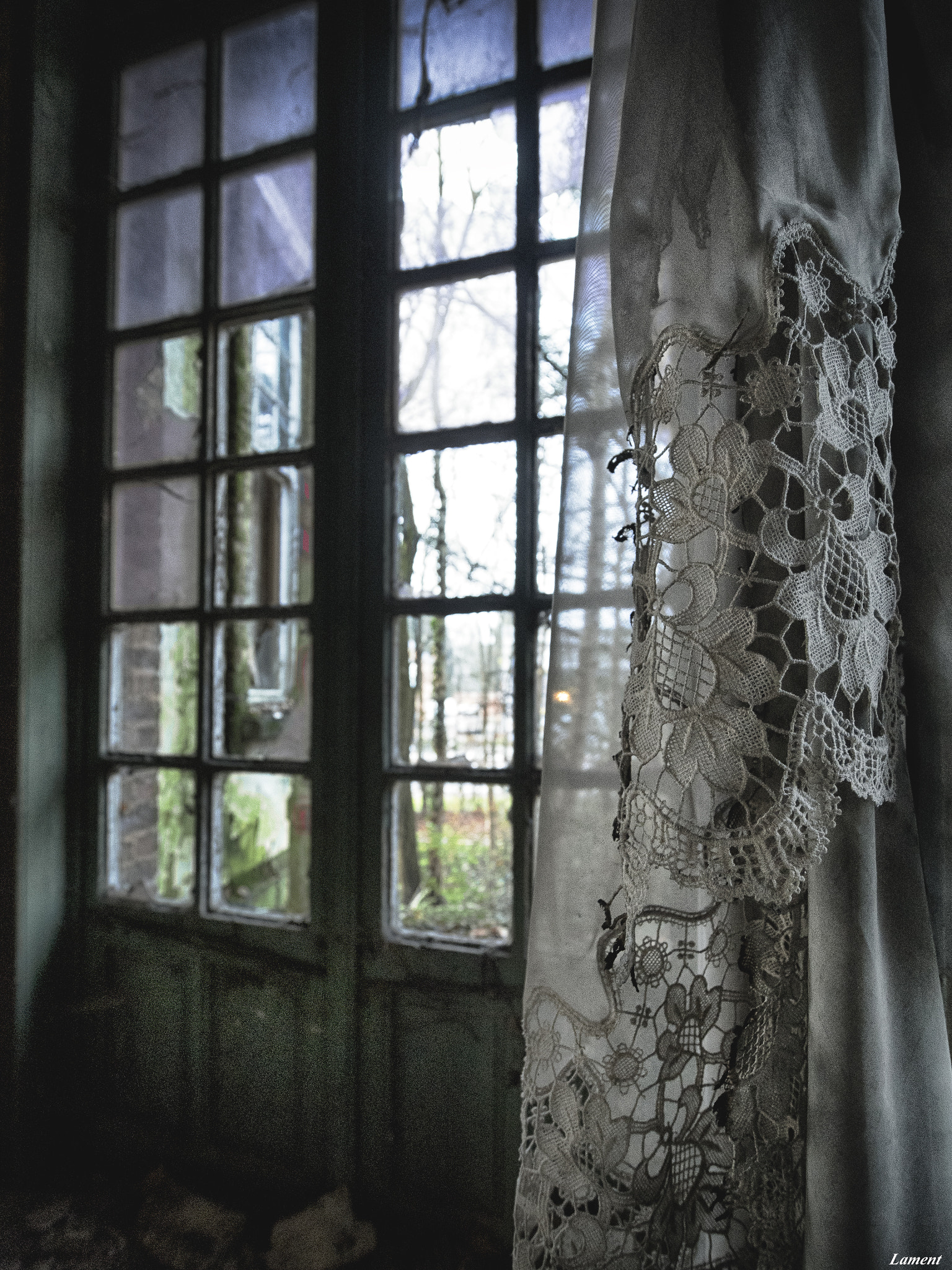 Olympus PEN E-PL7 + OLYMPUS M.9-18mm F4.0-5.6 sample photo. Close the curtains photography